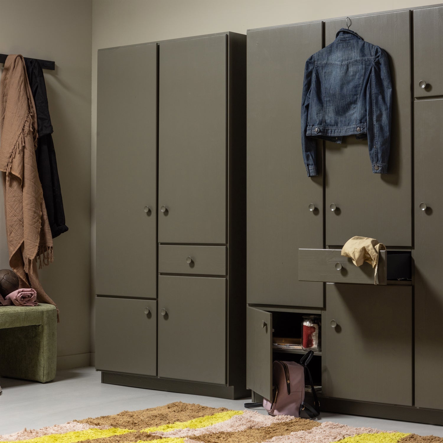 2-Türer-Kleiderschrank Alfie dunkelgrüne Kiefer