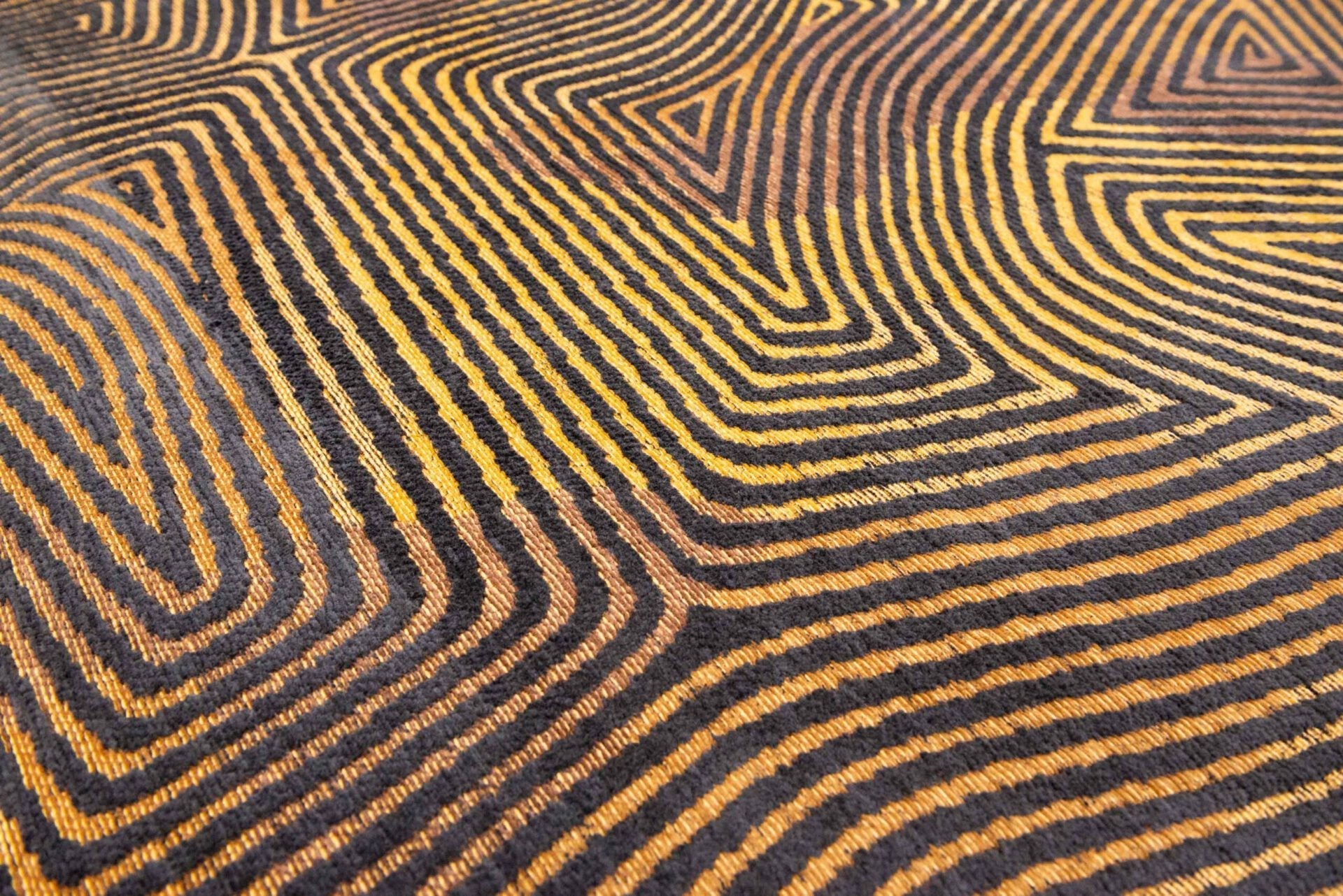 Korallen schwarzes Goldteppich schwarz und Gold