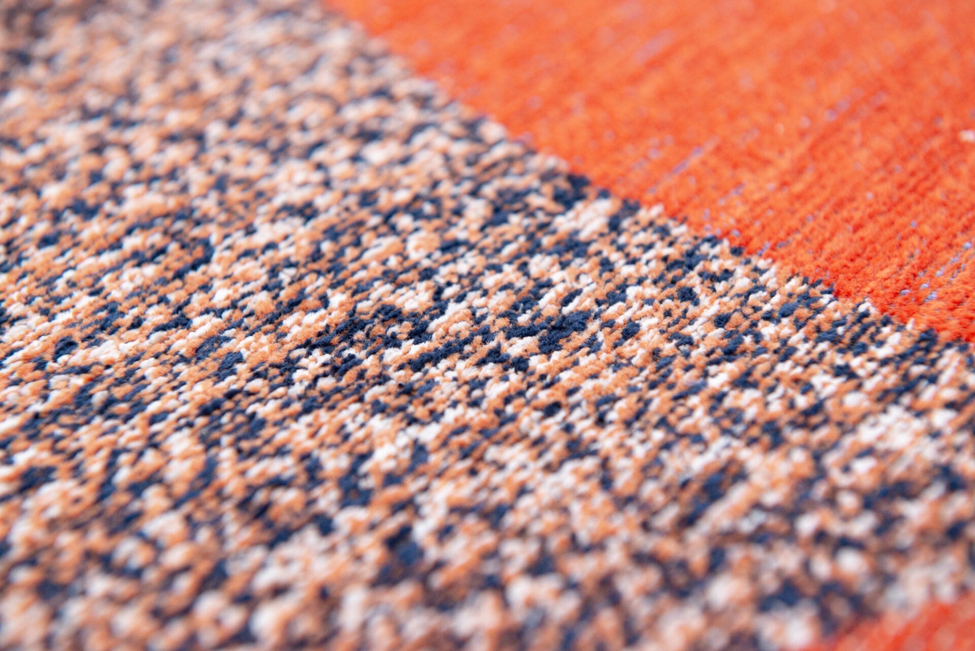 Round rug Shapes Carpe Diem Orange-Nibblest