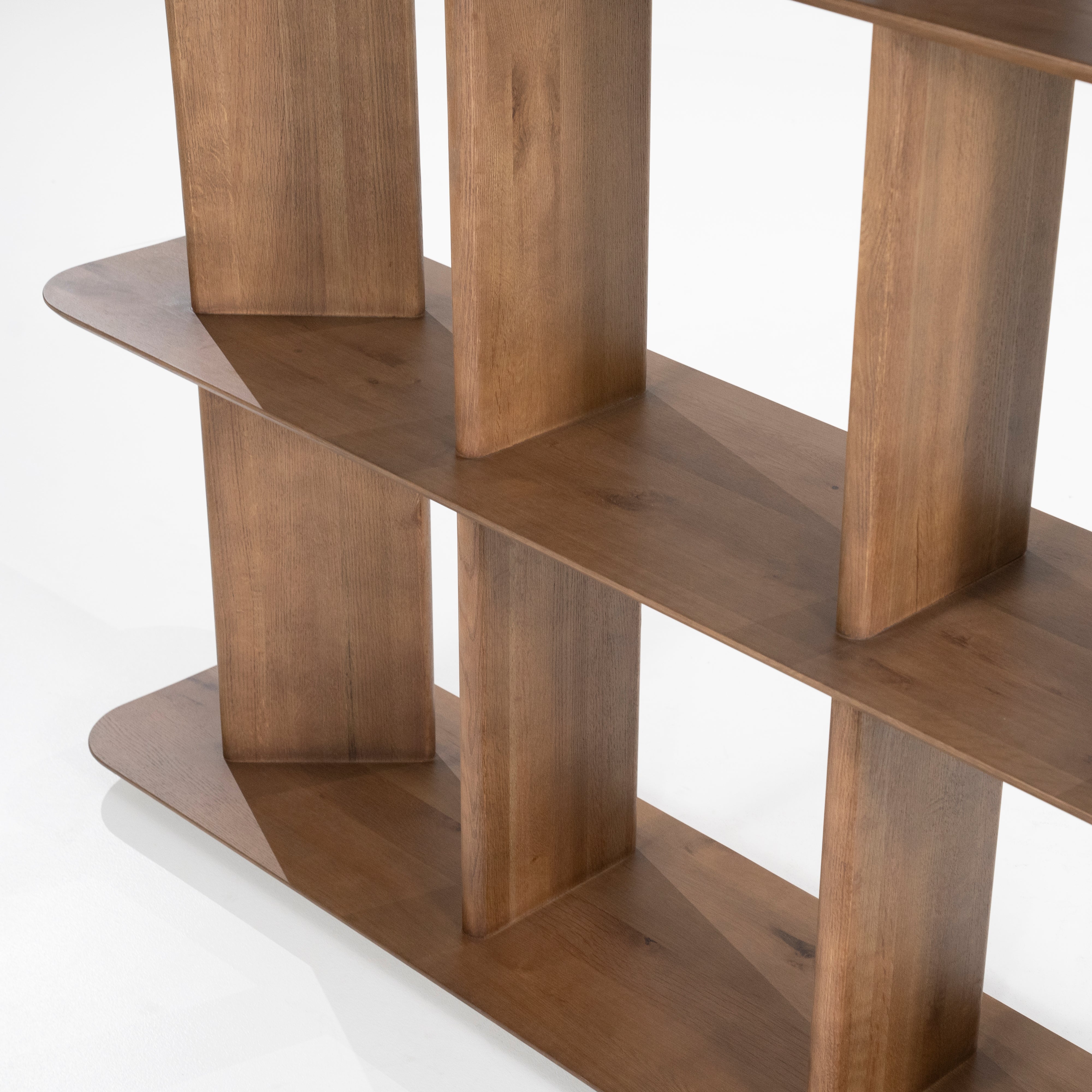 Regal TY dunkles Eichenholz