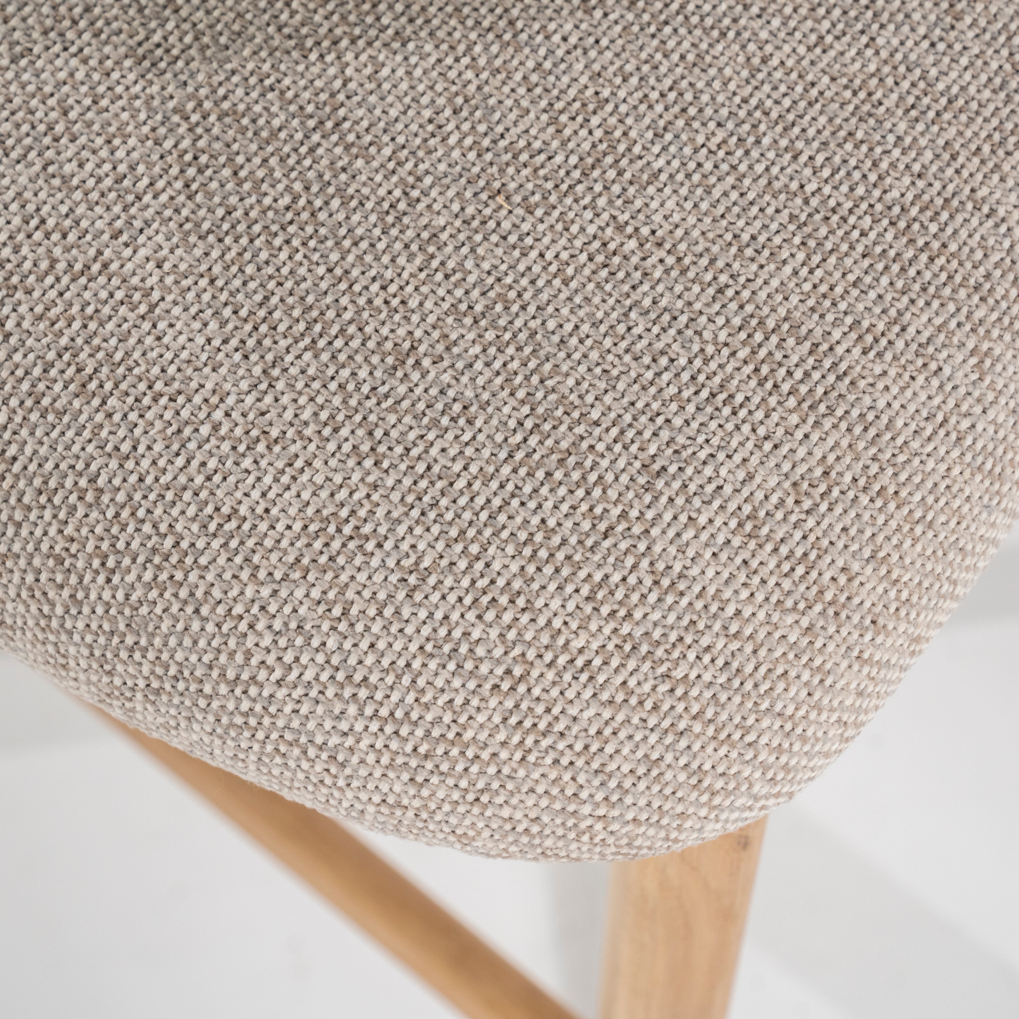 Hocker MIKKY taupe mit Eichenbasis