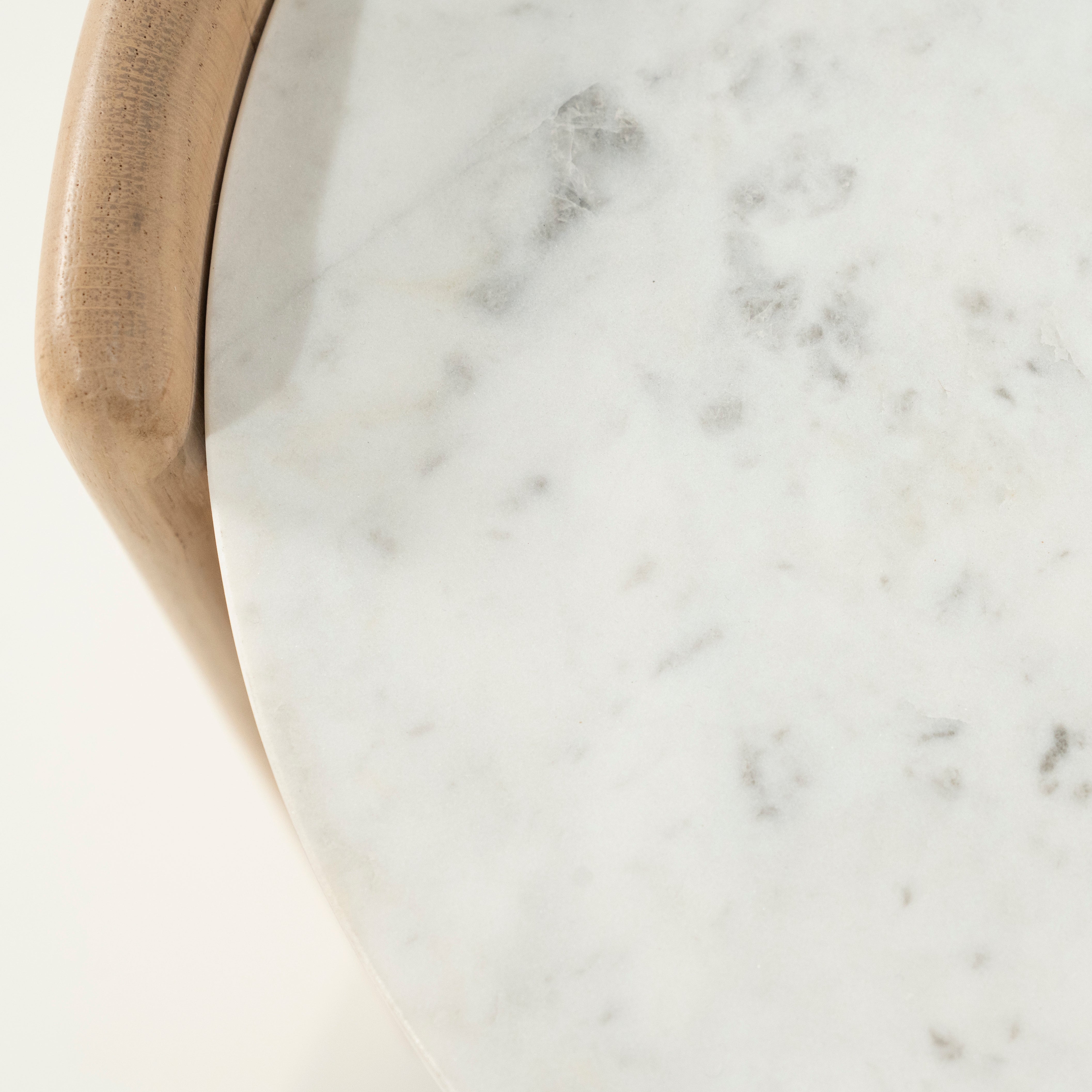 Stolik boczny DON drewno dębowe z marmurowym blatem