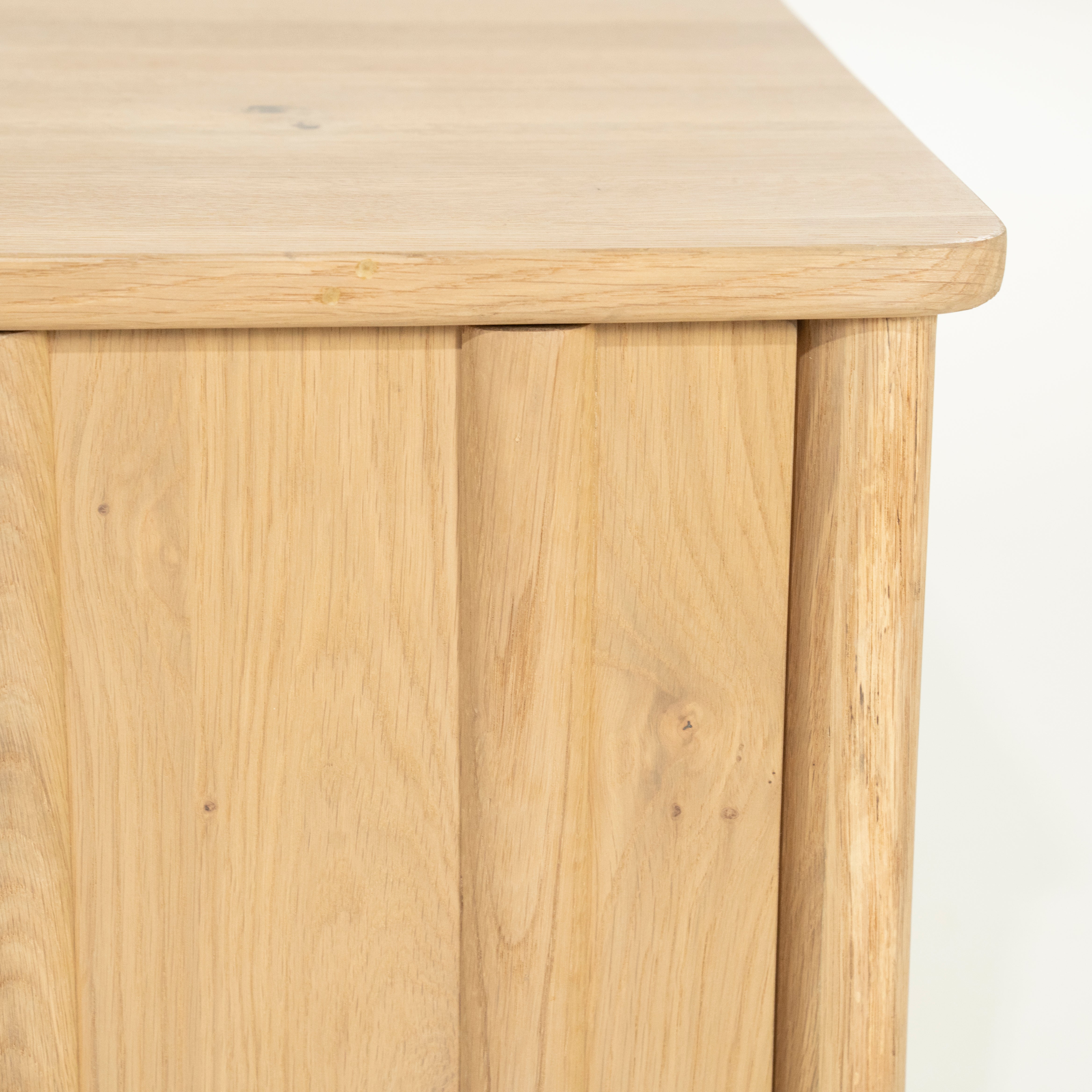 RTV-Sideboard JAKE aus Eichenholz