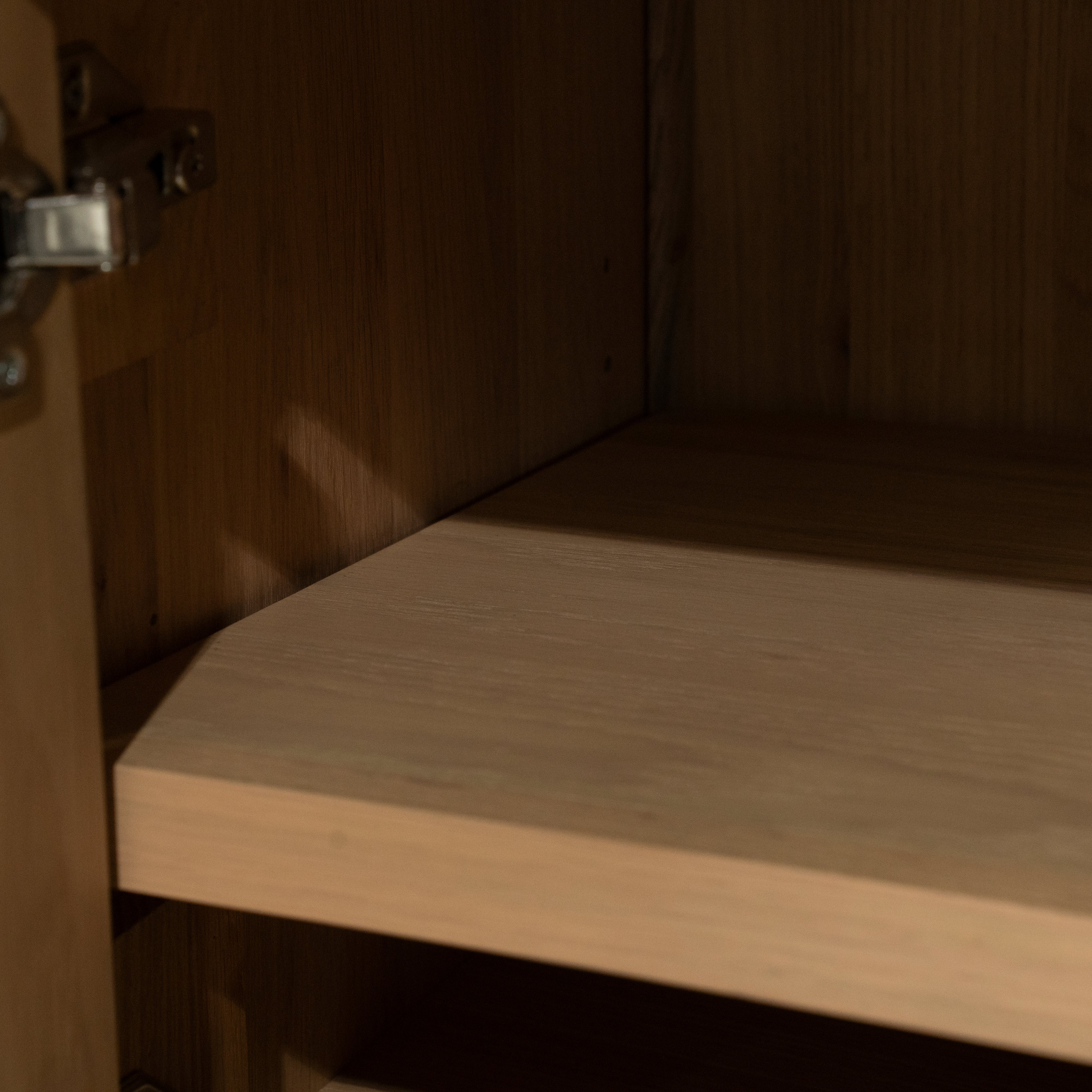 RTV-Sideboard JAKE aus Eichenholz