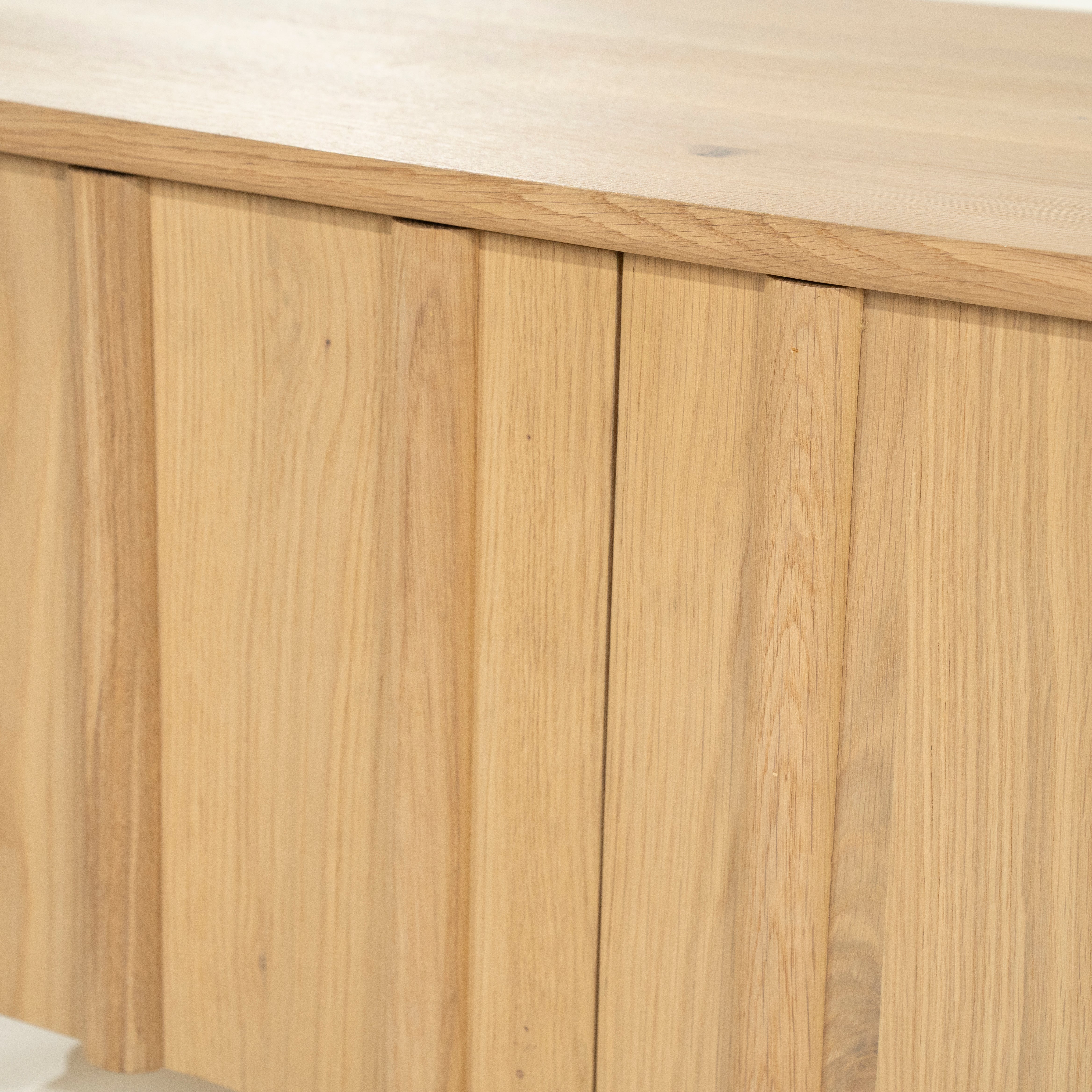 RTV-Sideboard JAKE aus Eichenholz