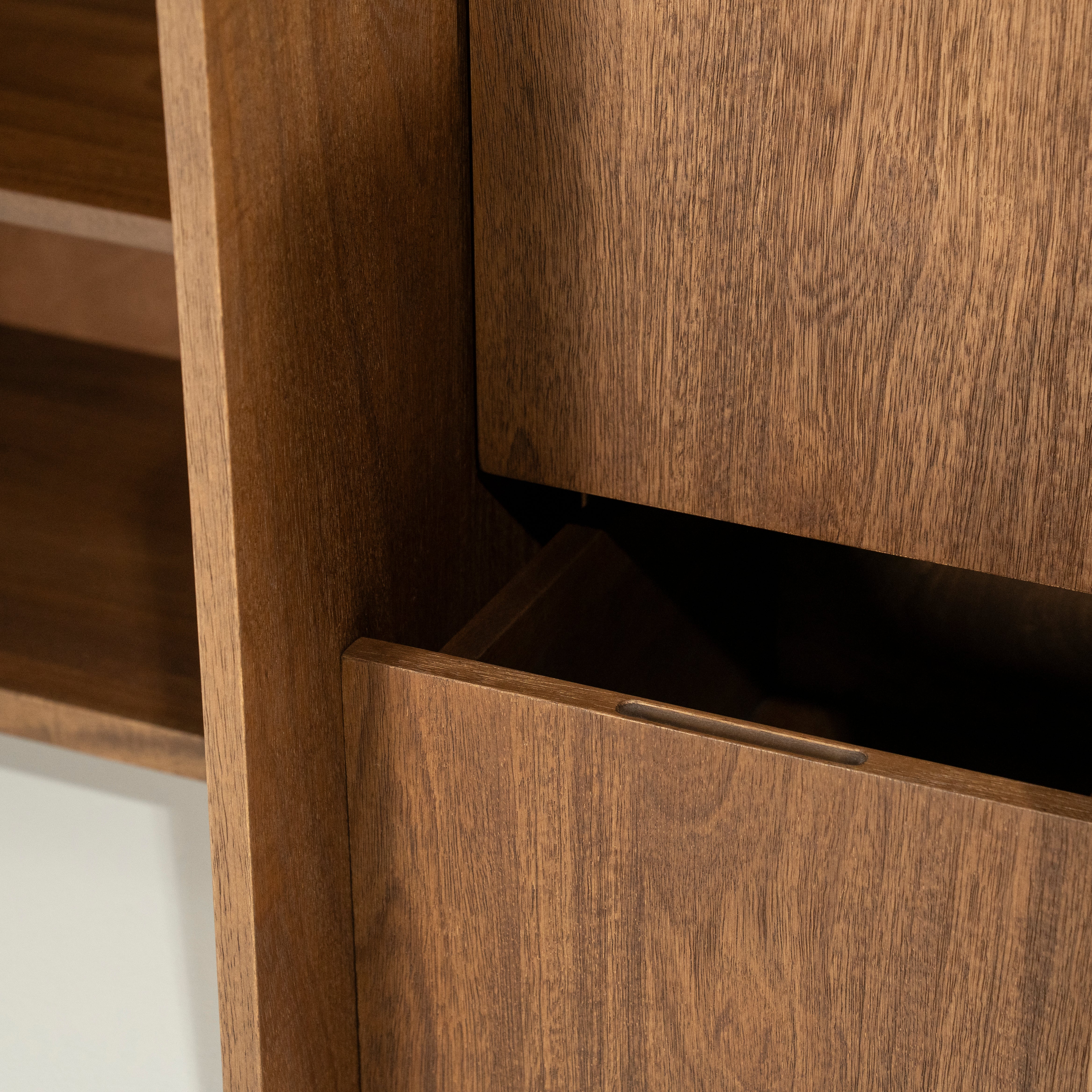 RTV-Schränke EDWARD aus Mangoholz