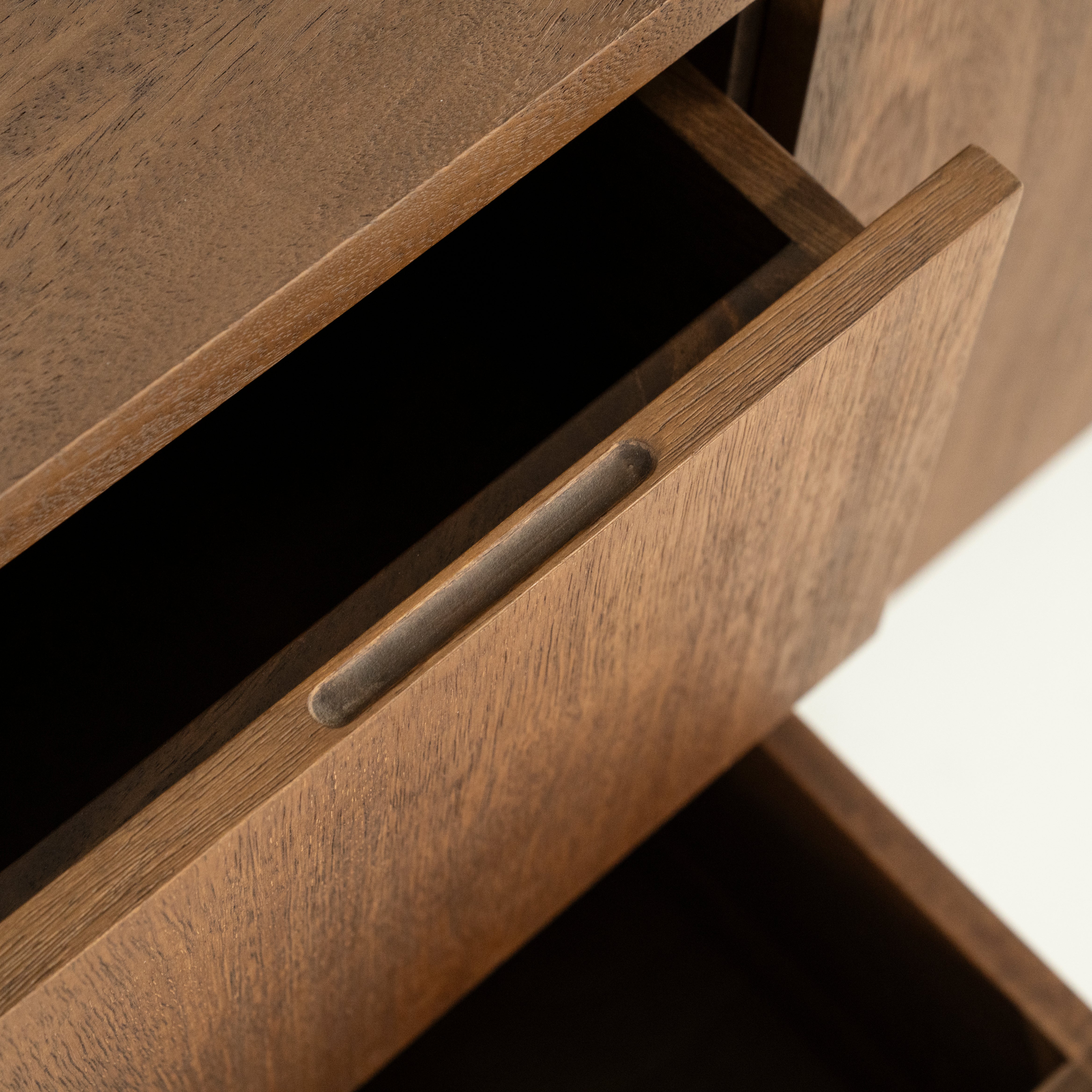 RTV-Schränke EDWARD aus Mangoholz