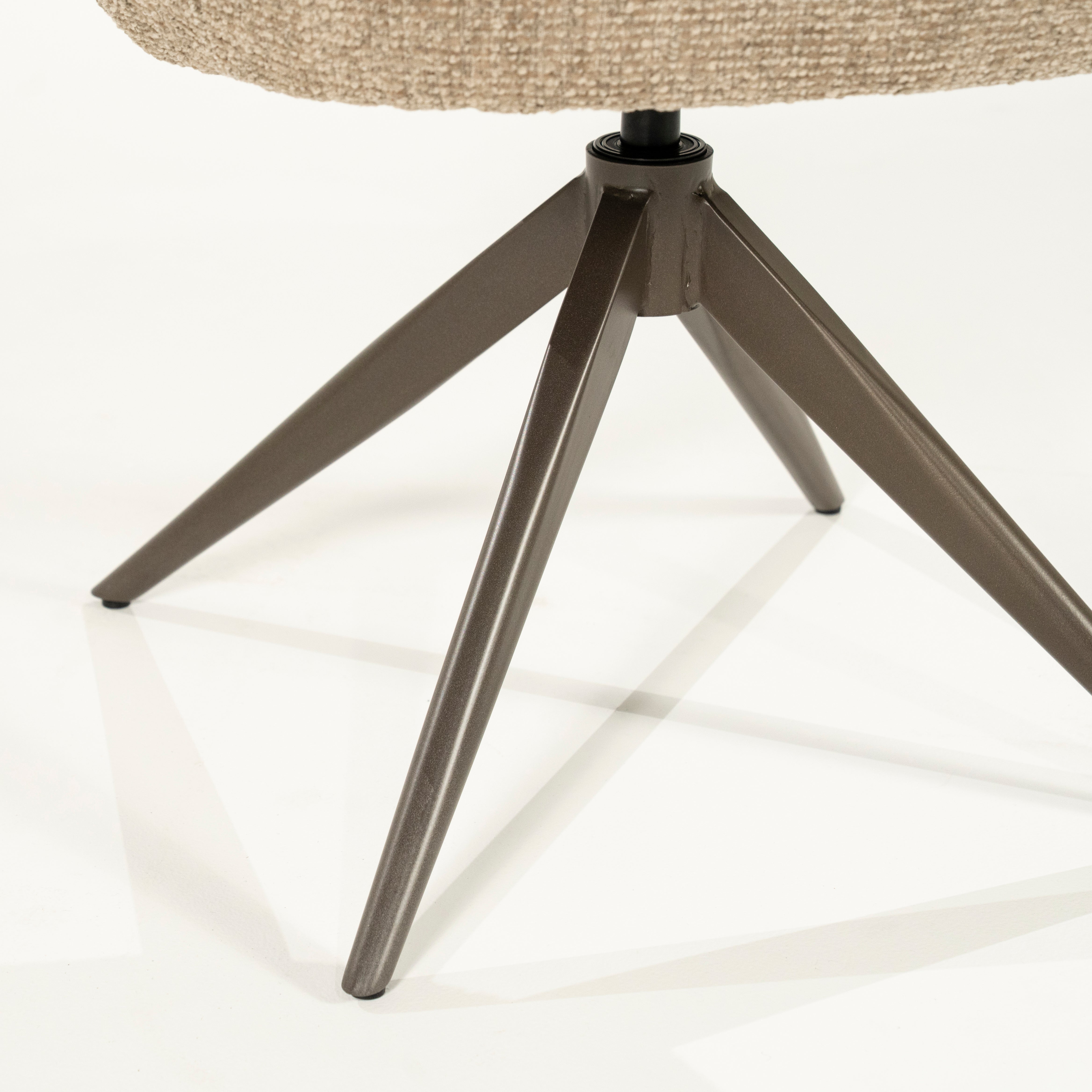 Drehstuhl ALISSA taupe mit dunkelbraunem Fußteil