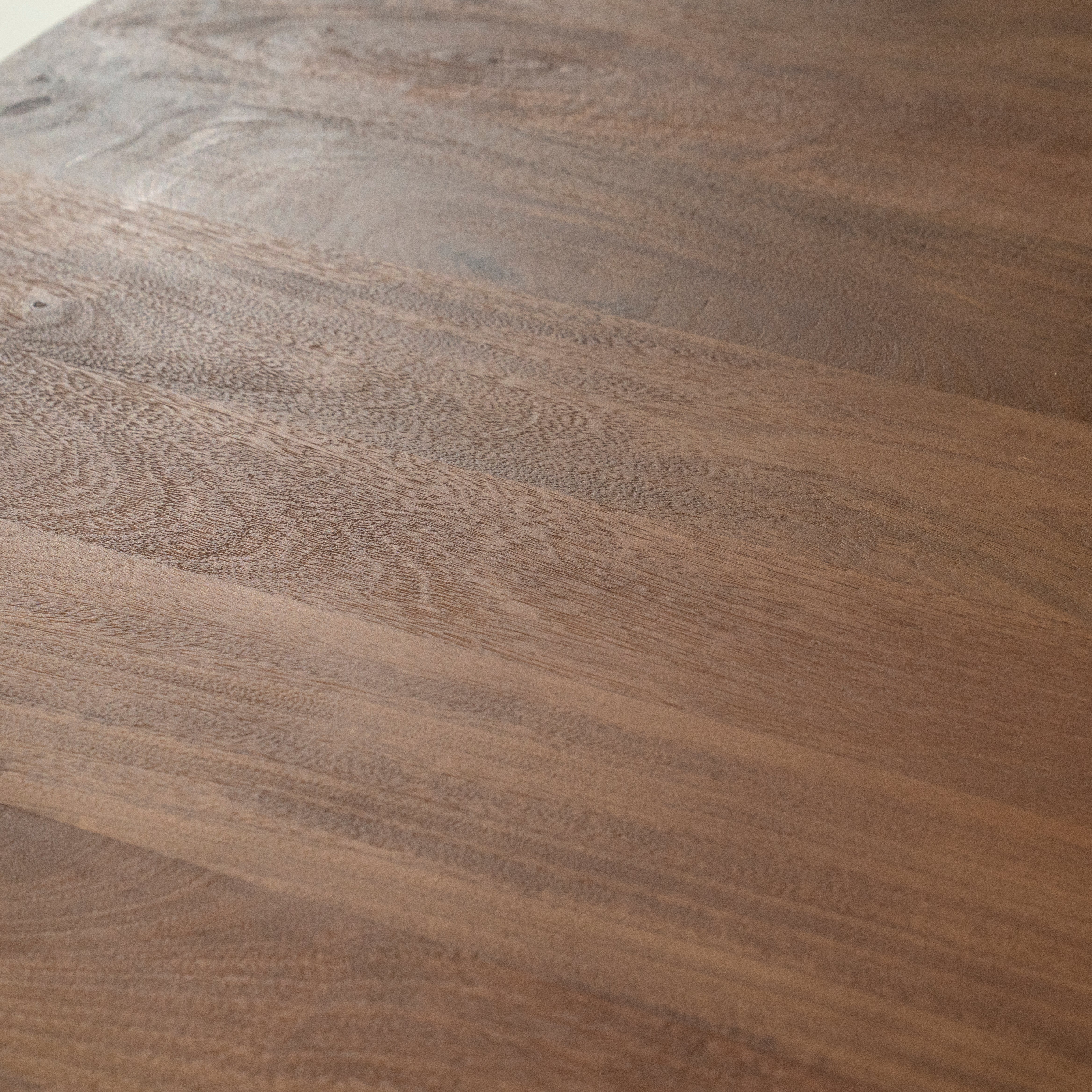 Runder Tisch TYCHO aus dunklem Mangoholz