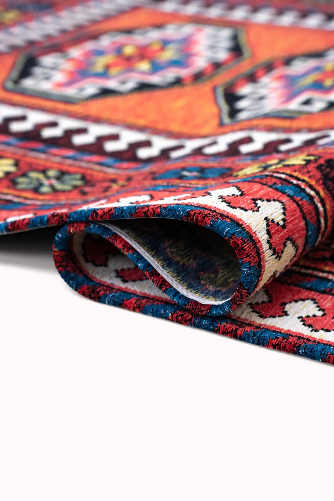 Dywan ANTALIA RED MIX czerwony do salonu – Louis de Poortere