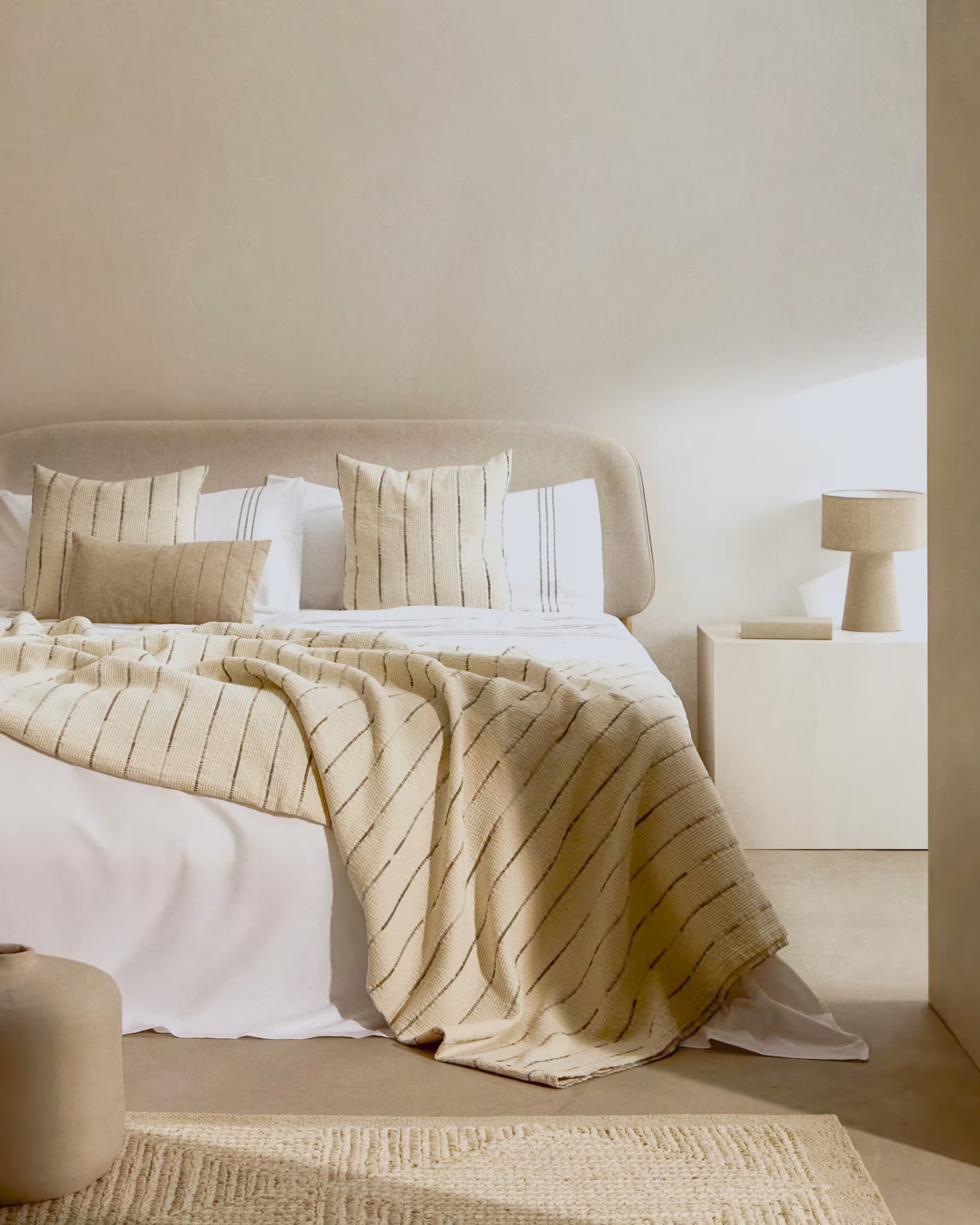 OCTAVIA bed with ash veneer and white headboard