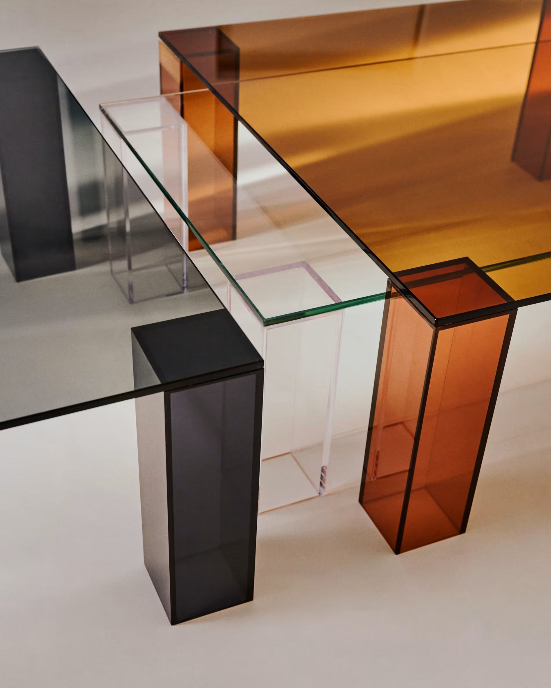 Couchtisch ADULARIA aus transparentem, gehärtetem Glas