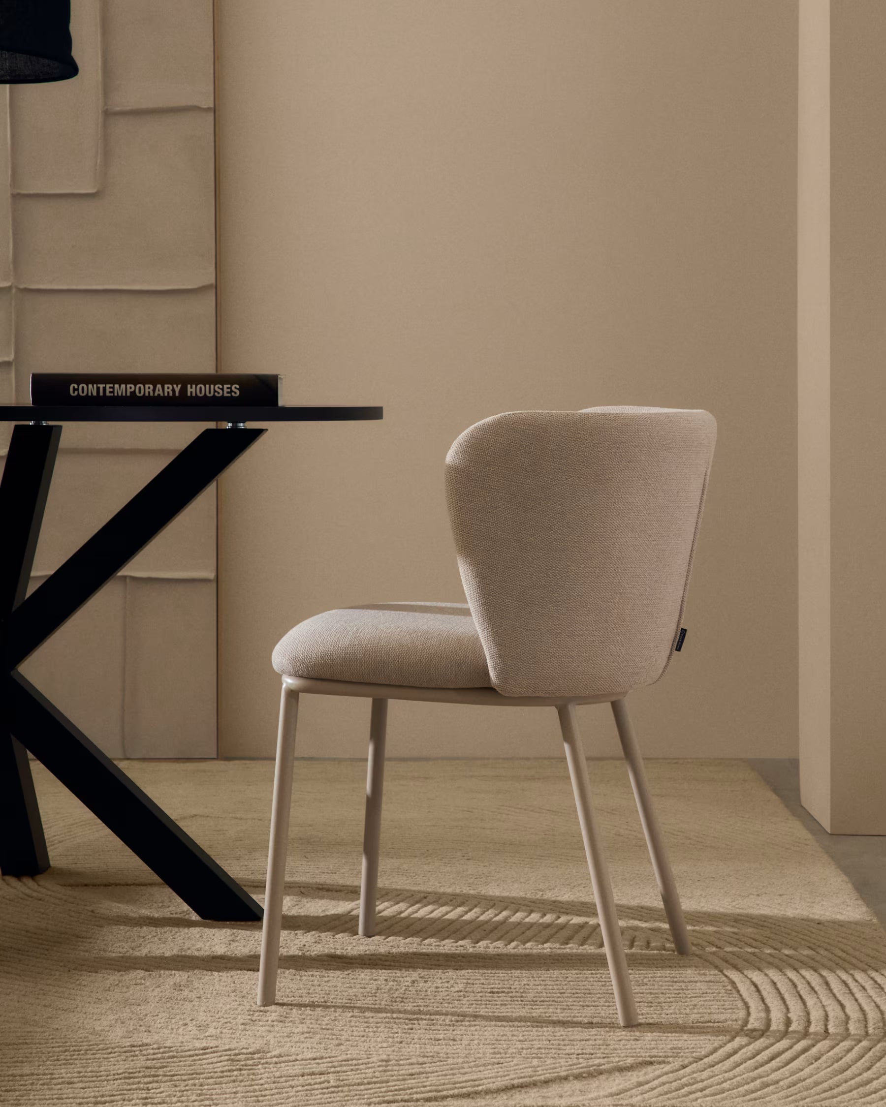 Chair in the ciselia beige in the Sielilian fabric with a beige base