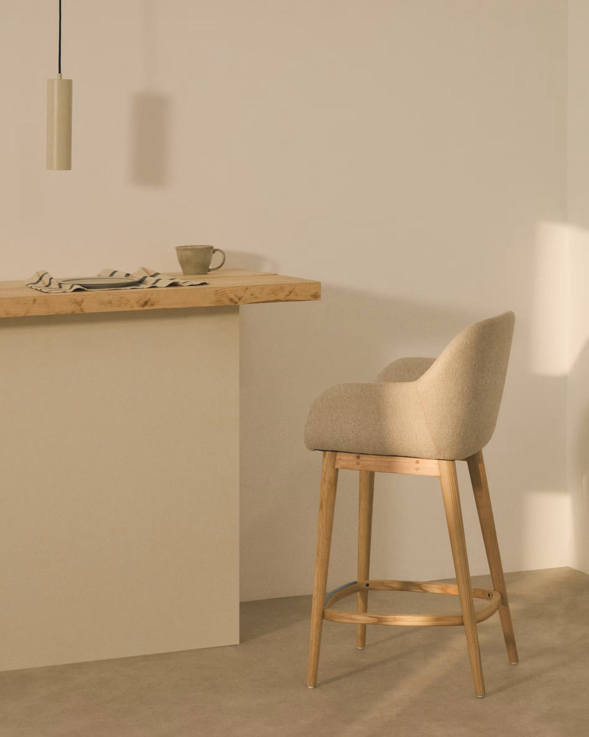Beige riding chair with ash base
