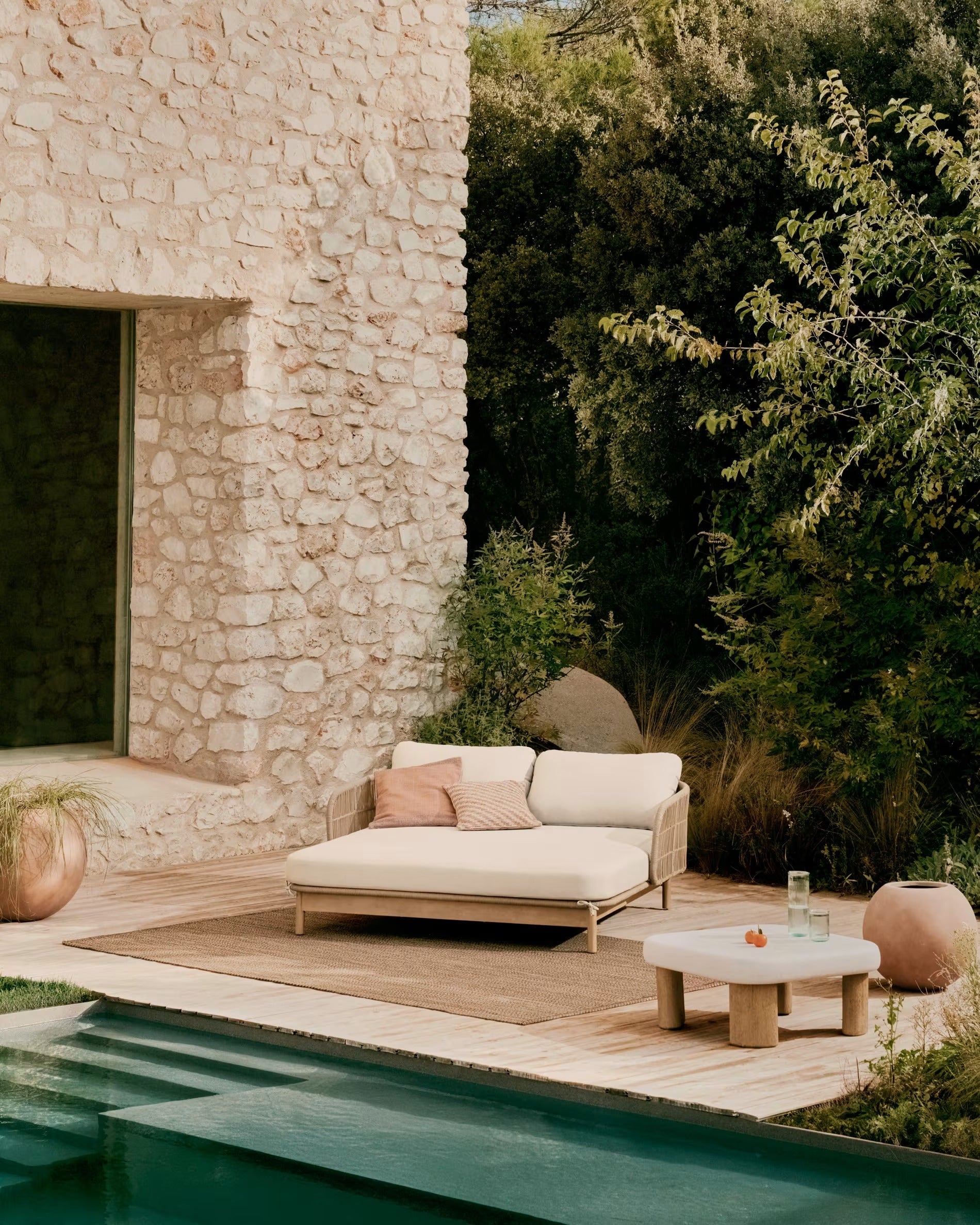 External coffee table Cement and acacia wood