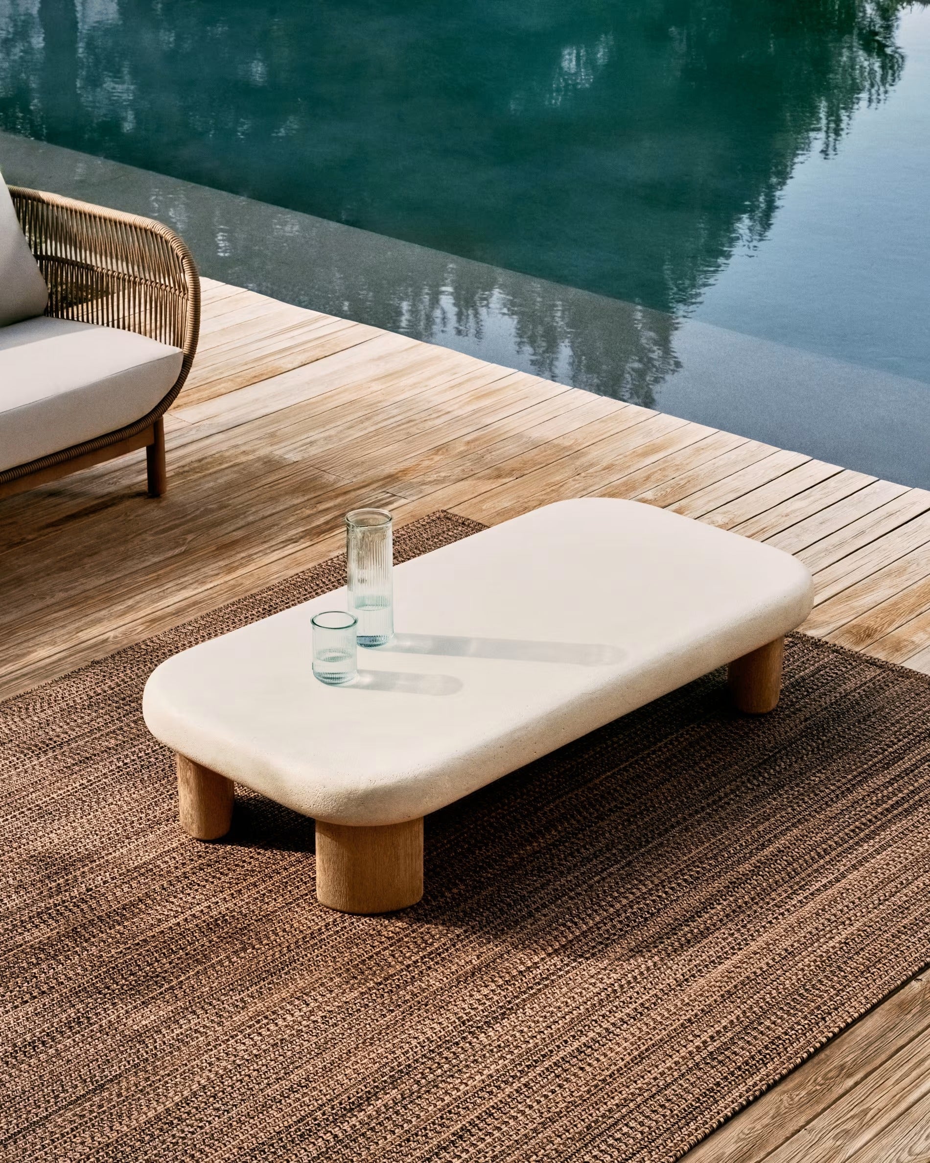 External coffee table Cement and acacia wood