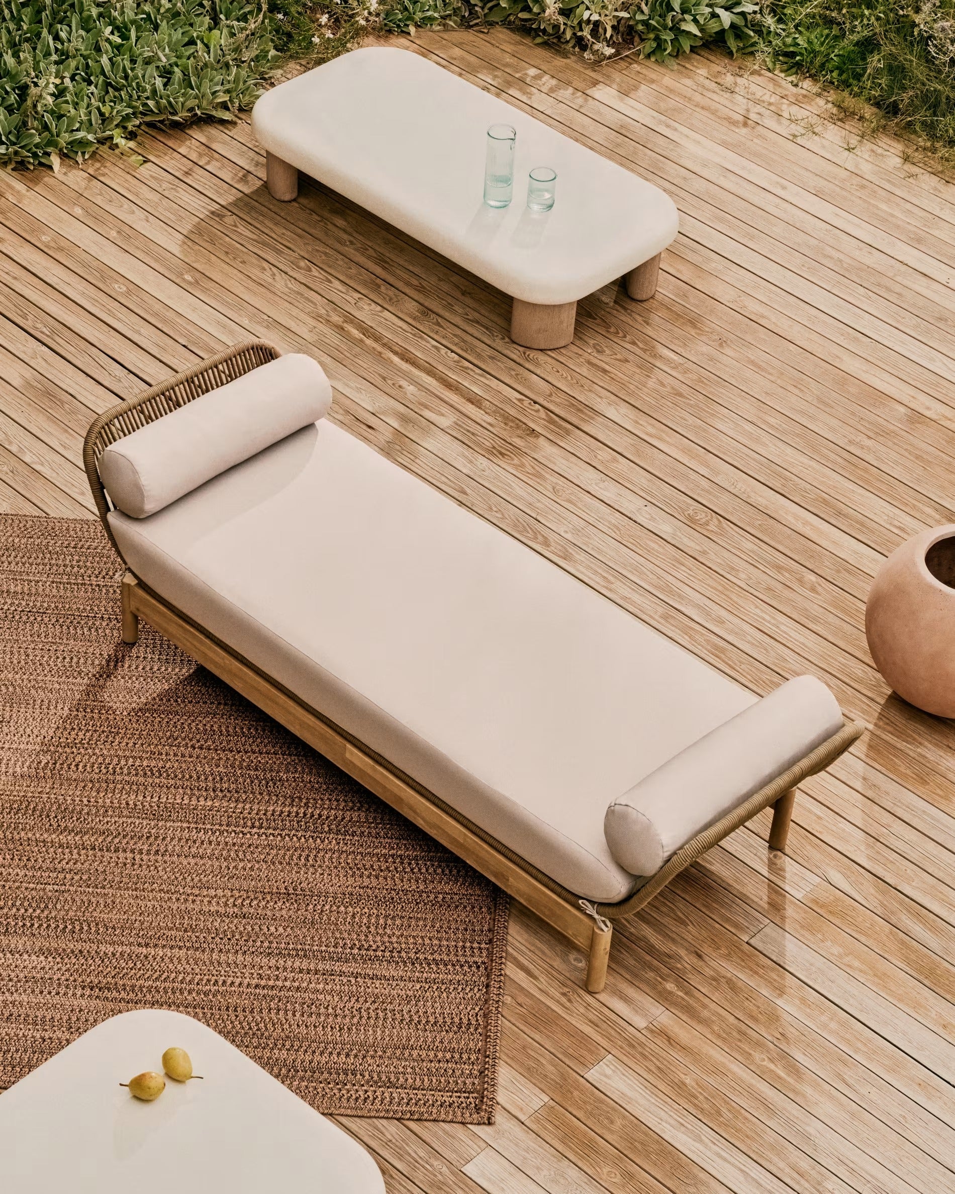 External coffee table Cement and acacia wood