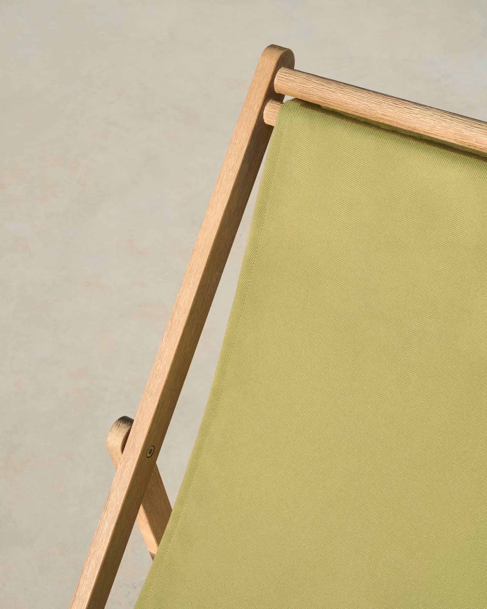 Vilara Green deckchair with an acacia base