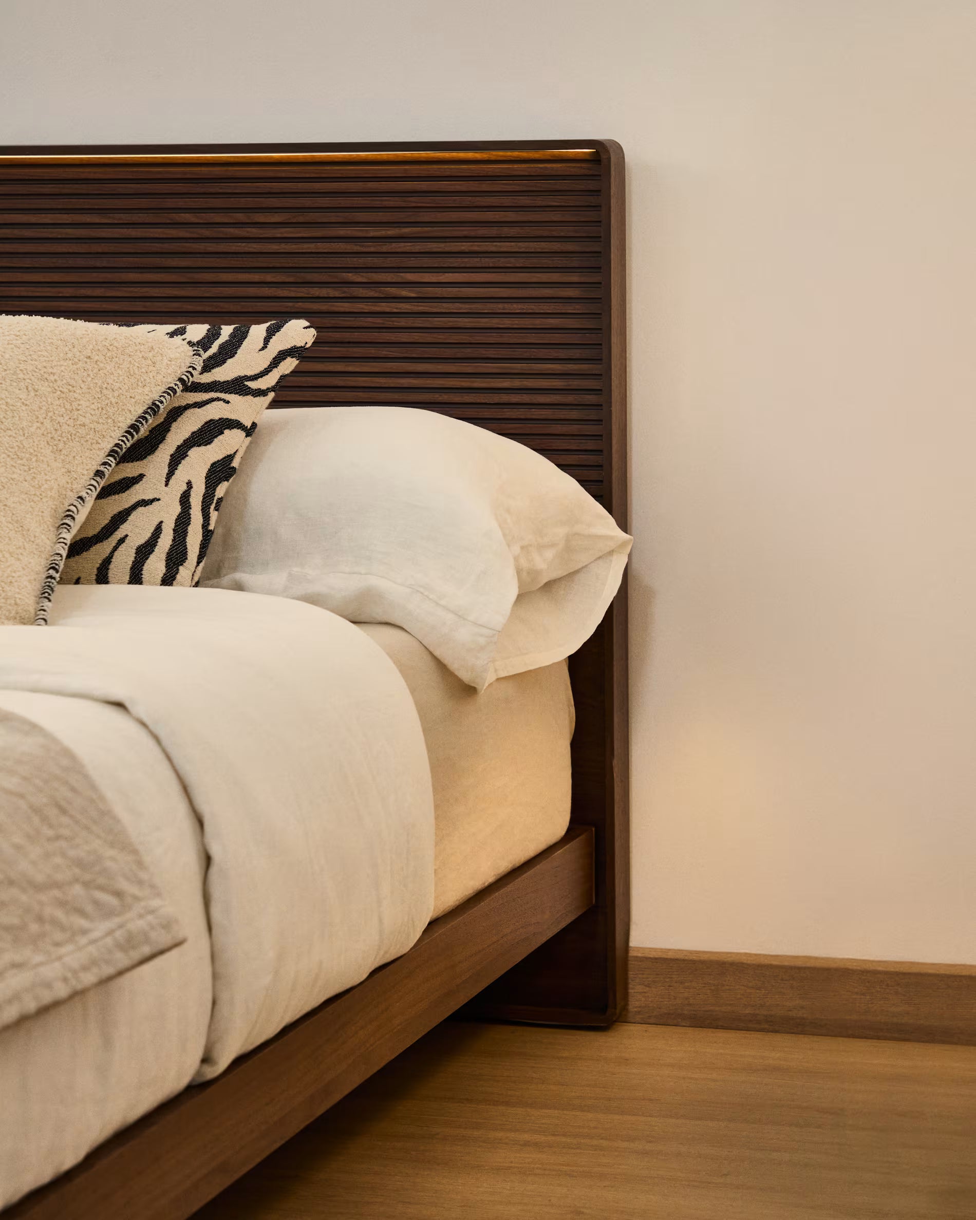 Bett NORLEN dunkelbraun Nussfurnier