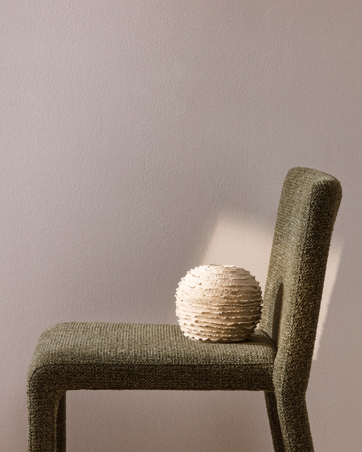 Wazon EVANIA beżowy ceramiczny – ujęcie 4