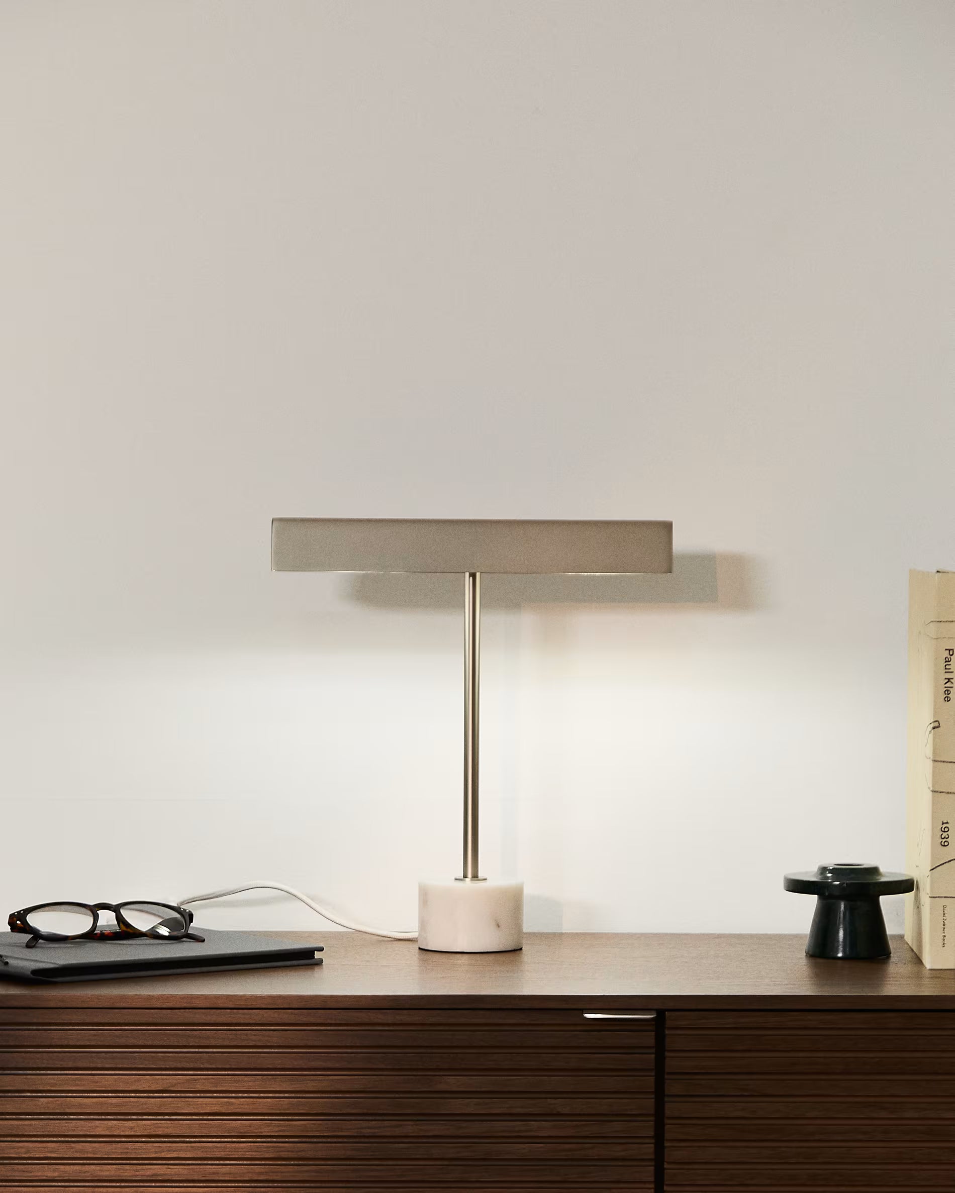 Tischlampe LYNOR silber mit weißem Marmorsockel