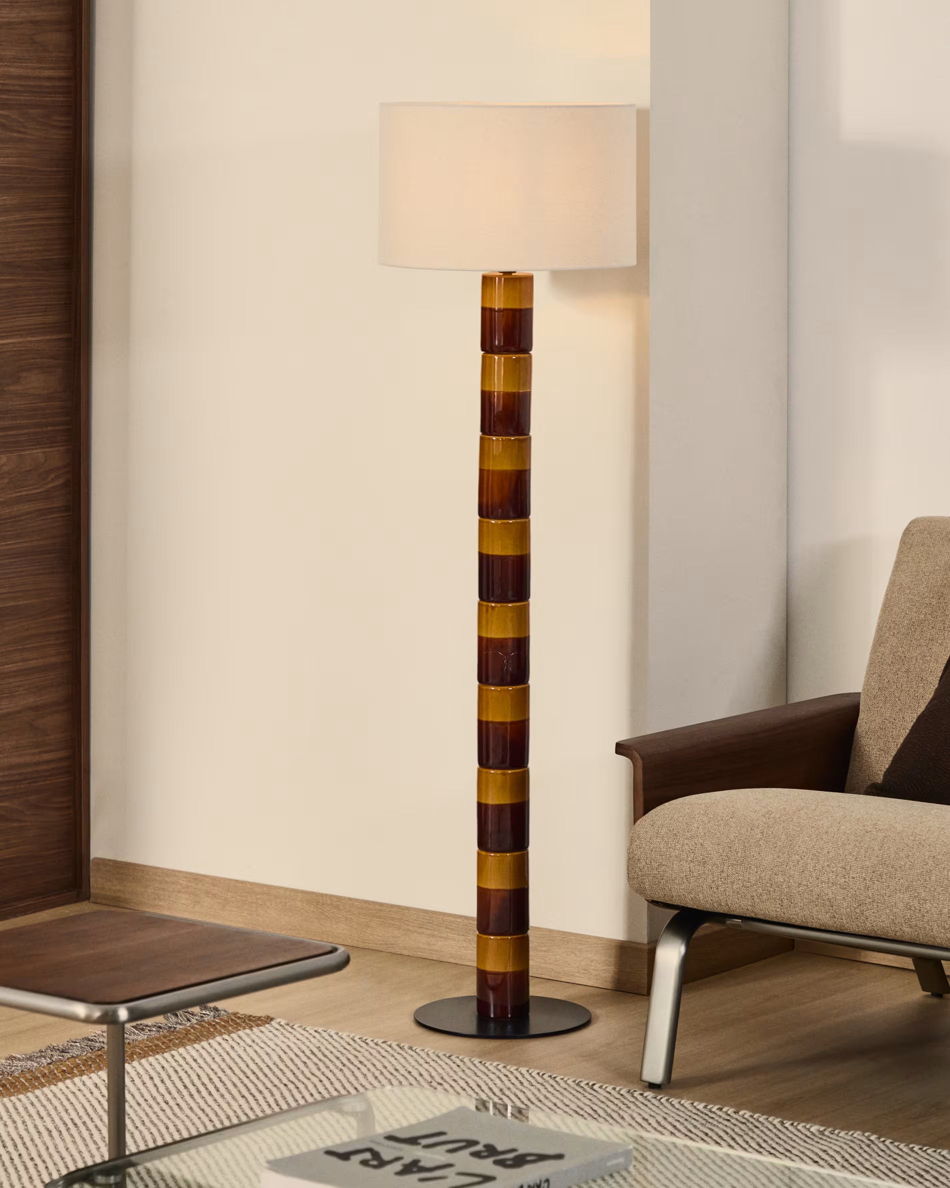 Stehlampe MAVRAN braun mit senfgelbem