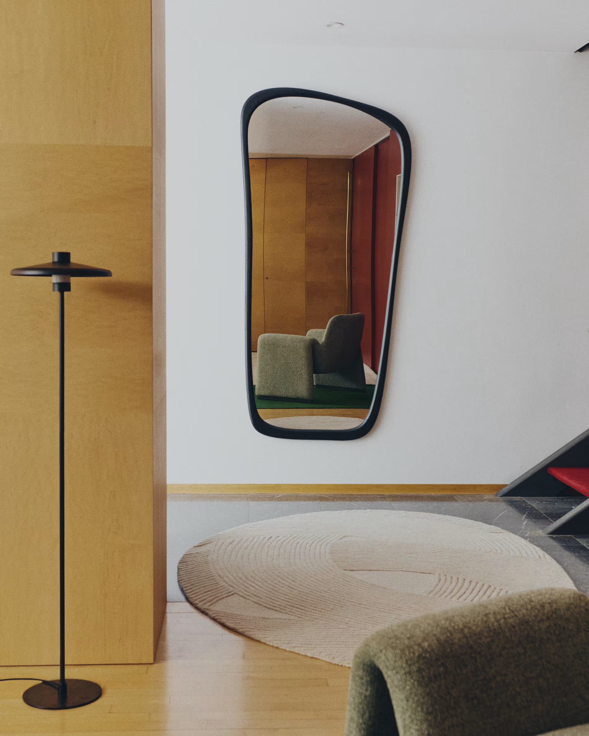 NUVIRA Floor Lamp Black