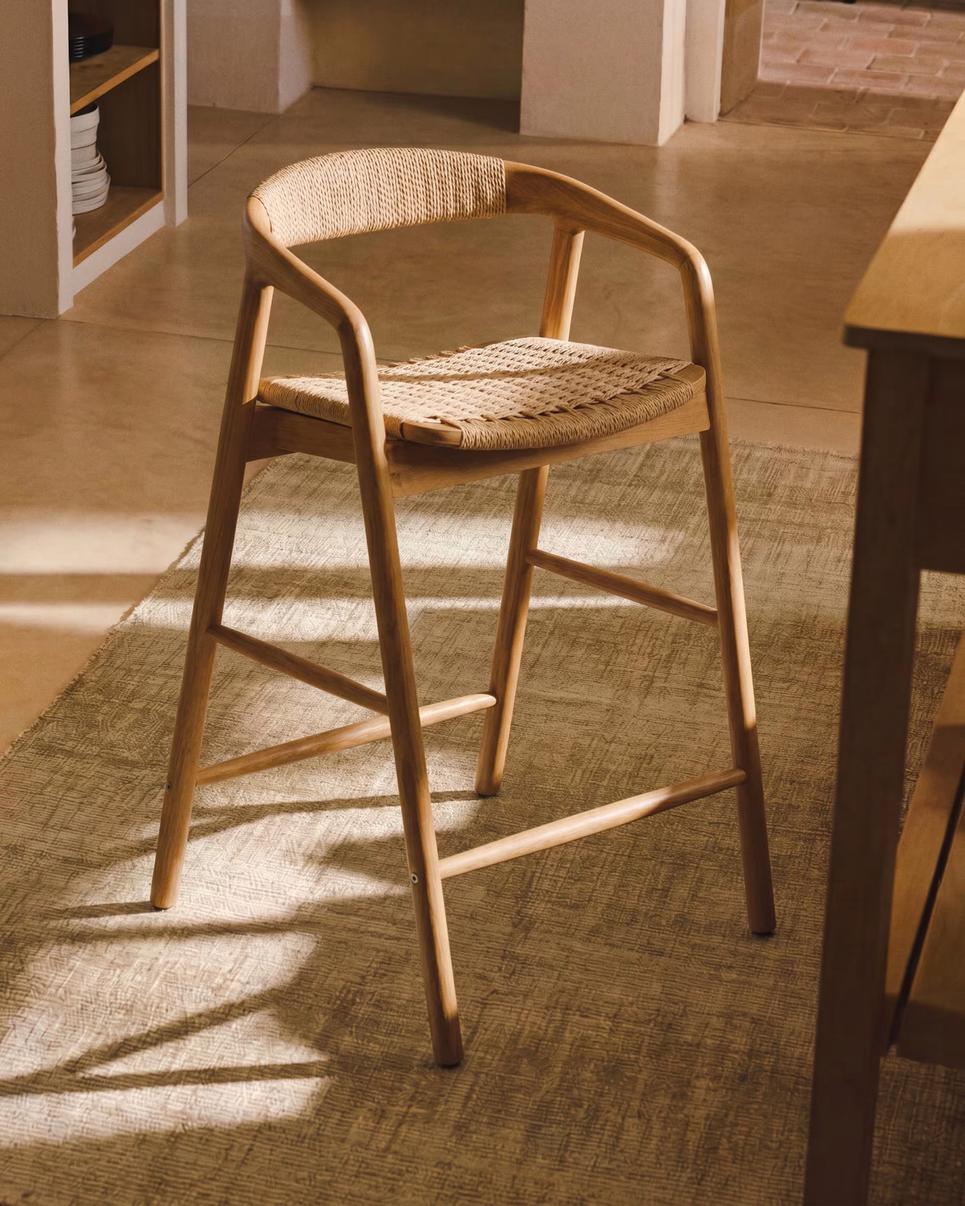 DERILE bar stool in oak wood with beige cord