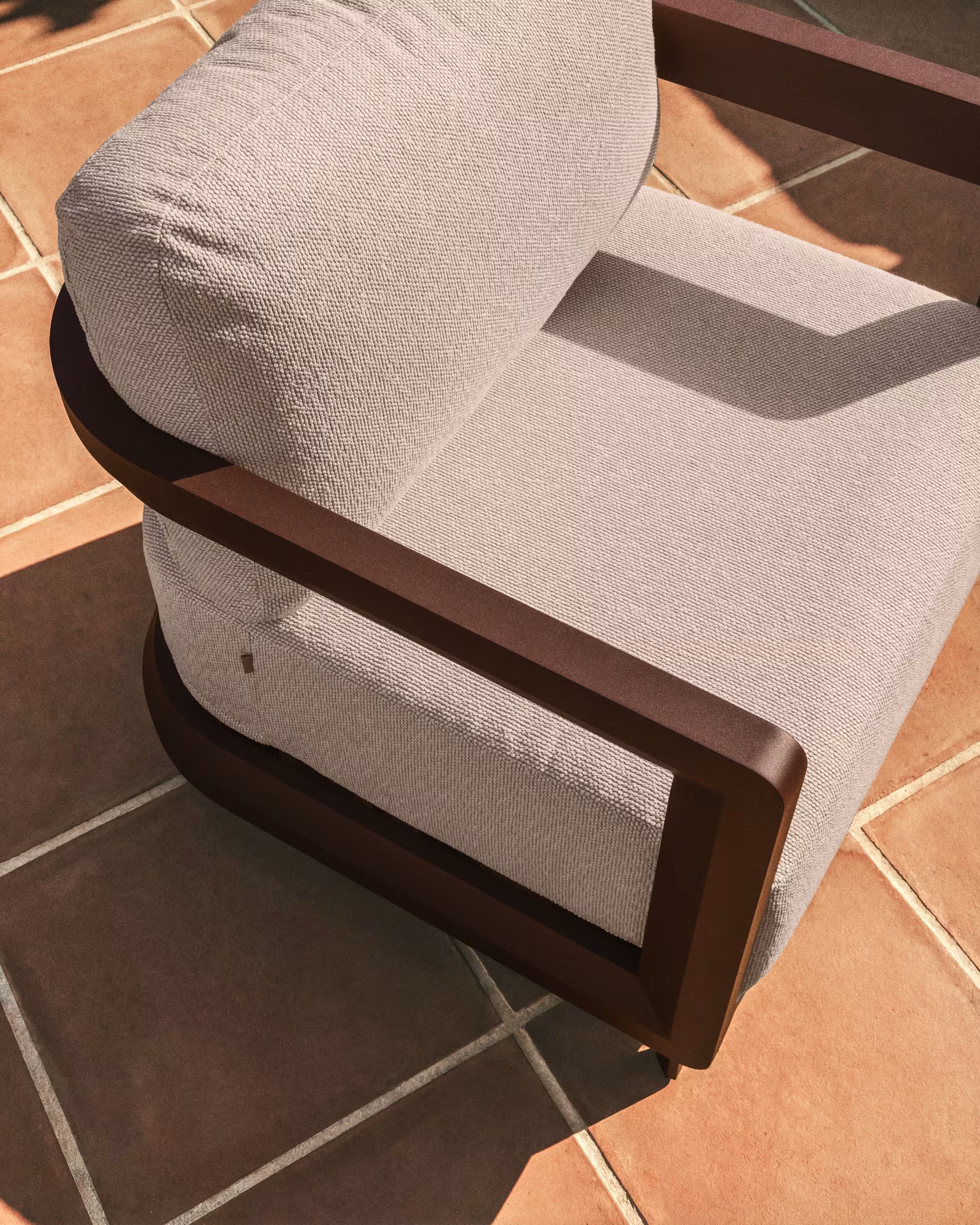 NERANO garden armchair in beige with a brown base