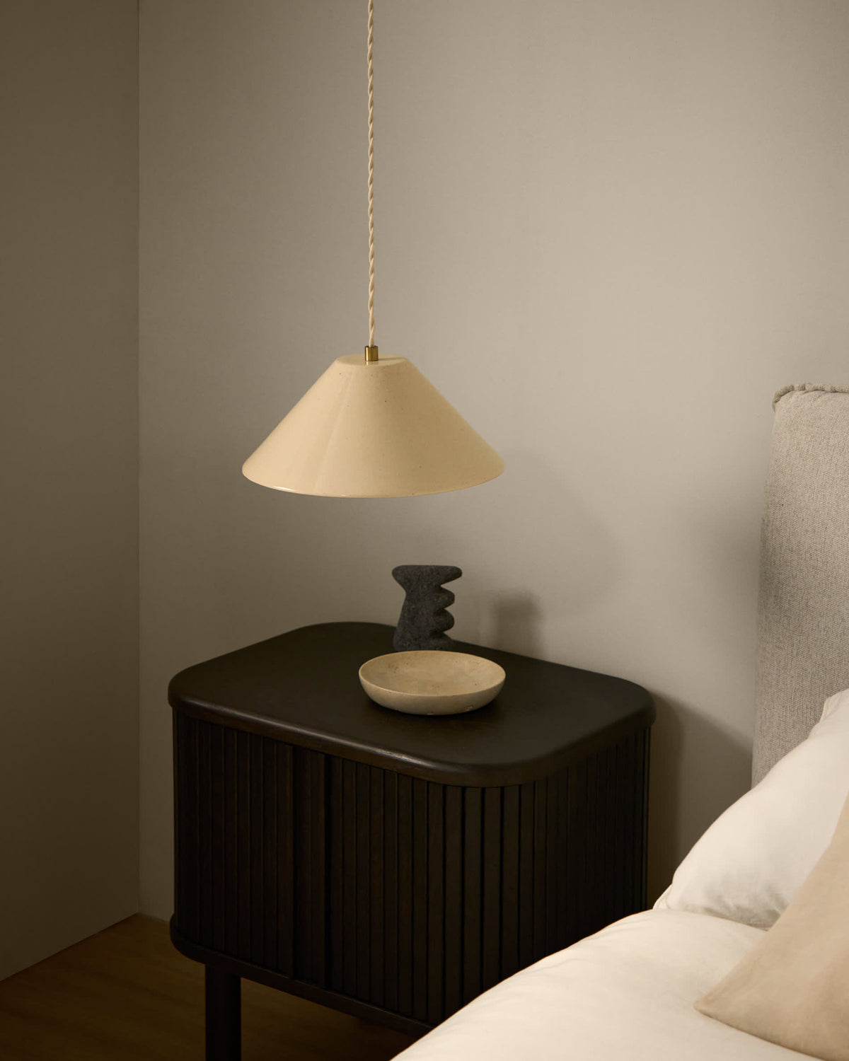 Lampa wisząca CEREN beżowa ceramika – ujęcie 2