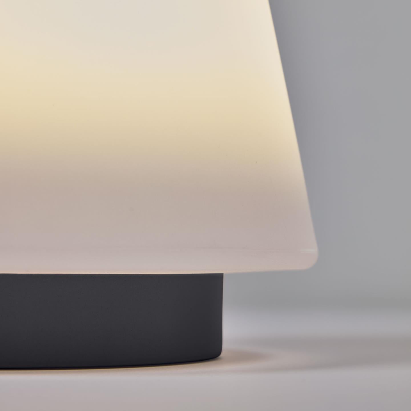 Lampa akumulatorowa UDIYA czarny La Forma Eye on Design