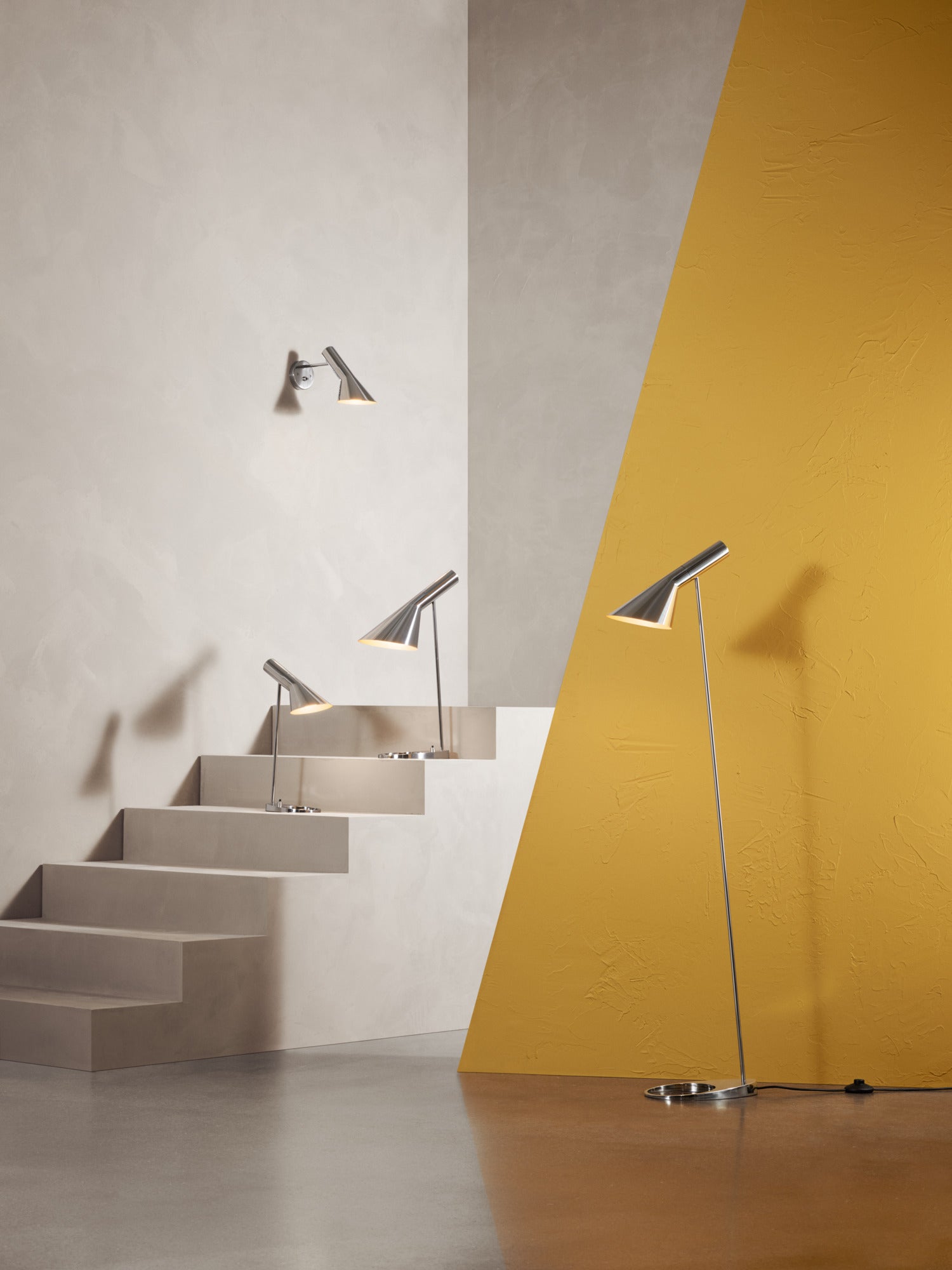 Lampa ścienna AJ polerowana stal nierdzewna
