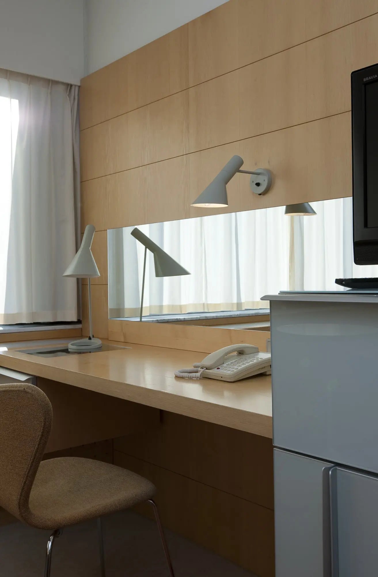 Lampa stołowa AJ brudny niebieski – styl skandynawski