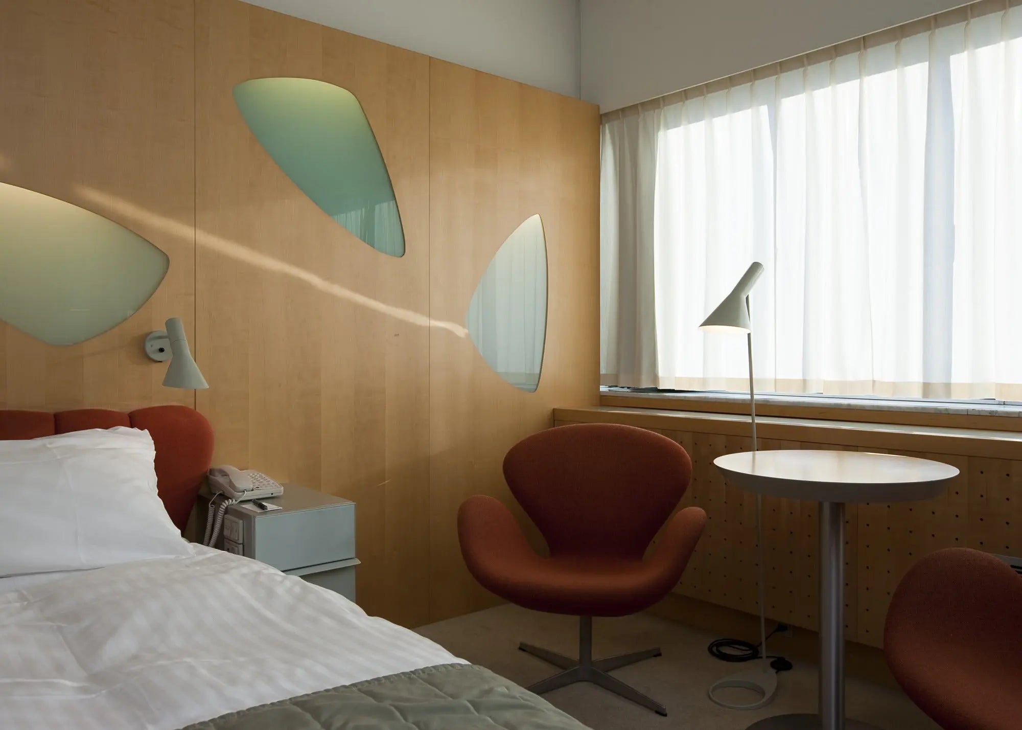Lampa podłogowa AJ petrol, marka Louis Poulsen