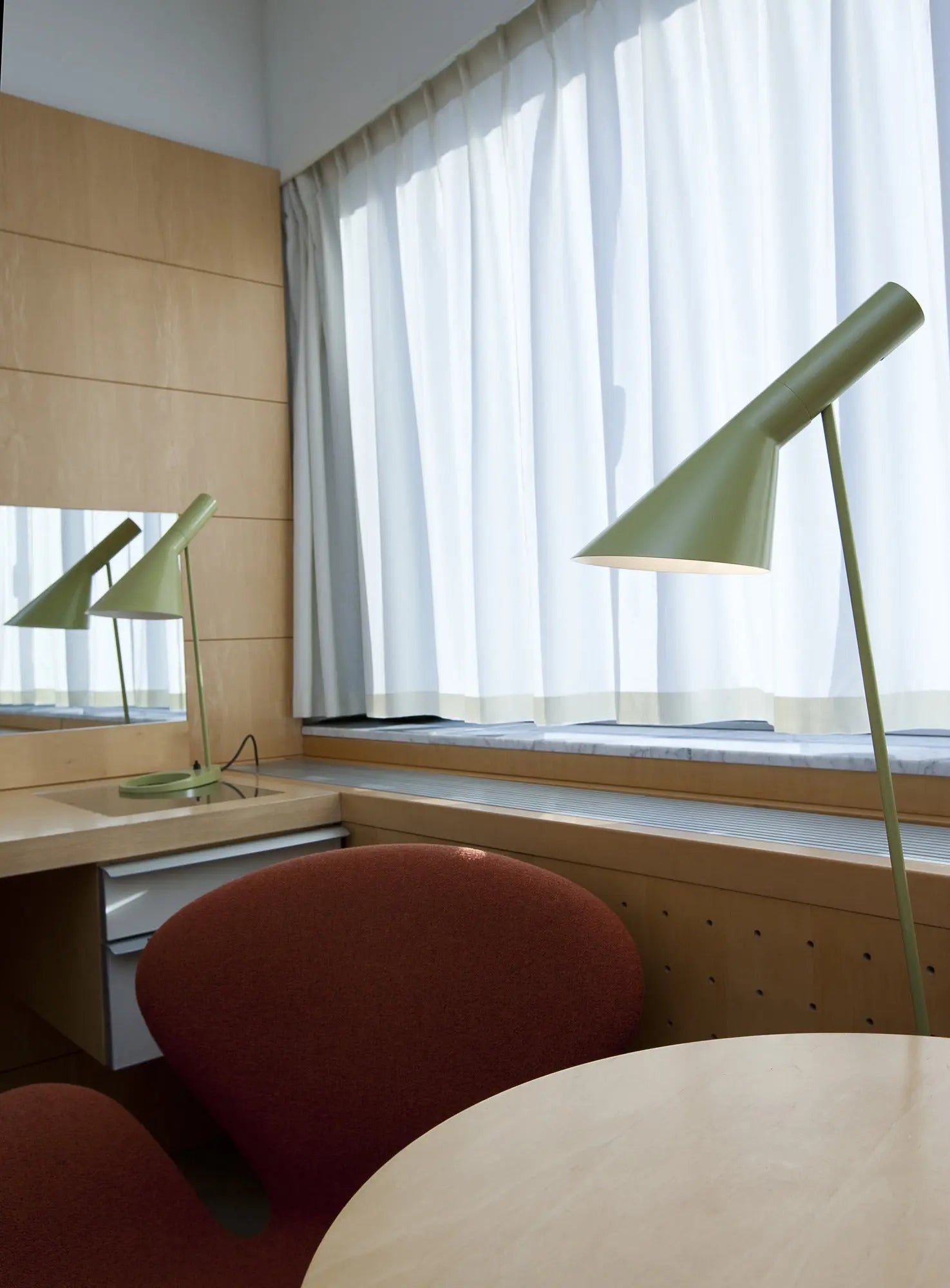 Lampa podłogowa AJ petrol – Louis Poulsen