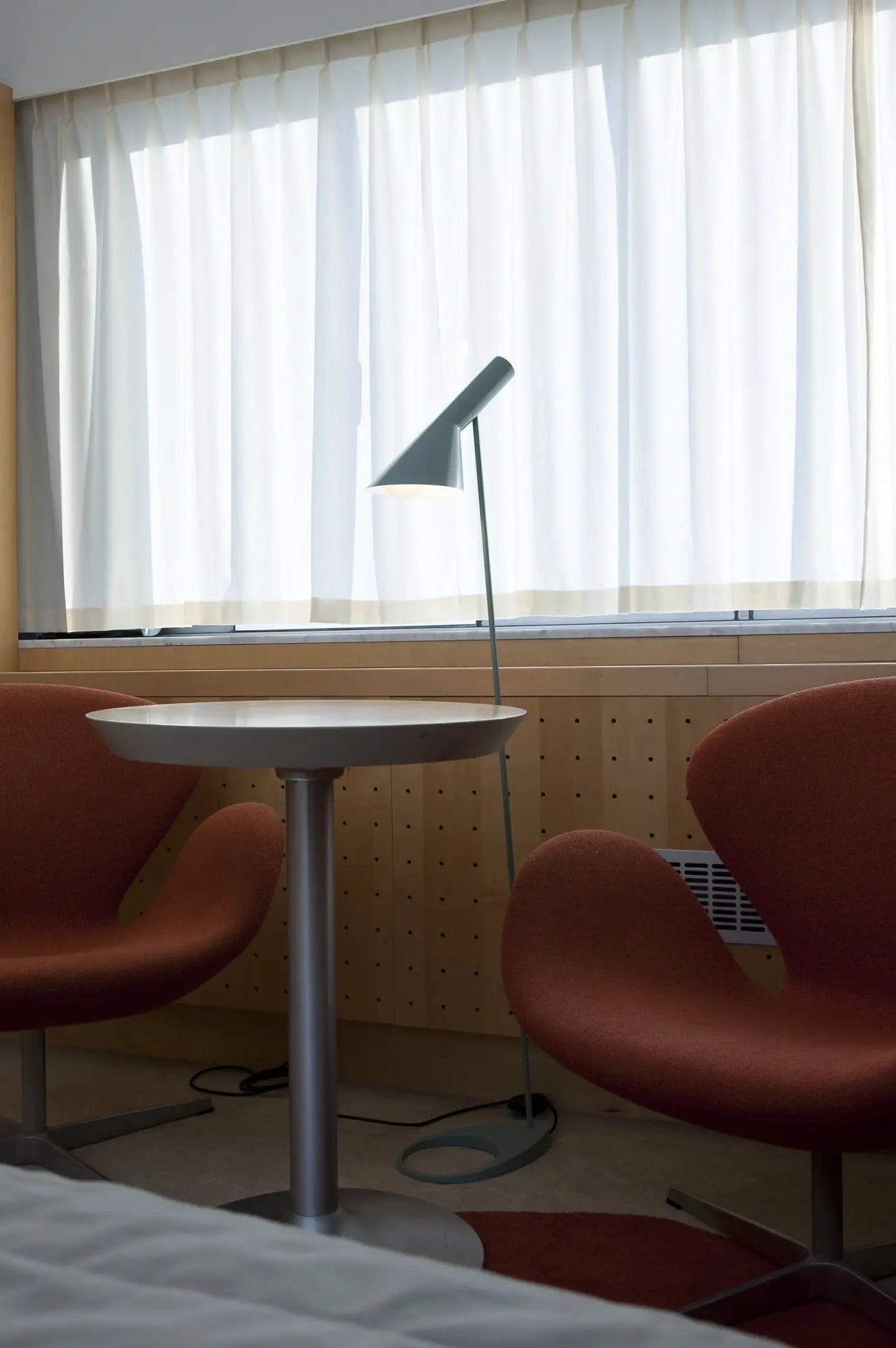 Lampa stojąca AJ brudny niebieski – Louis Poulsen