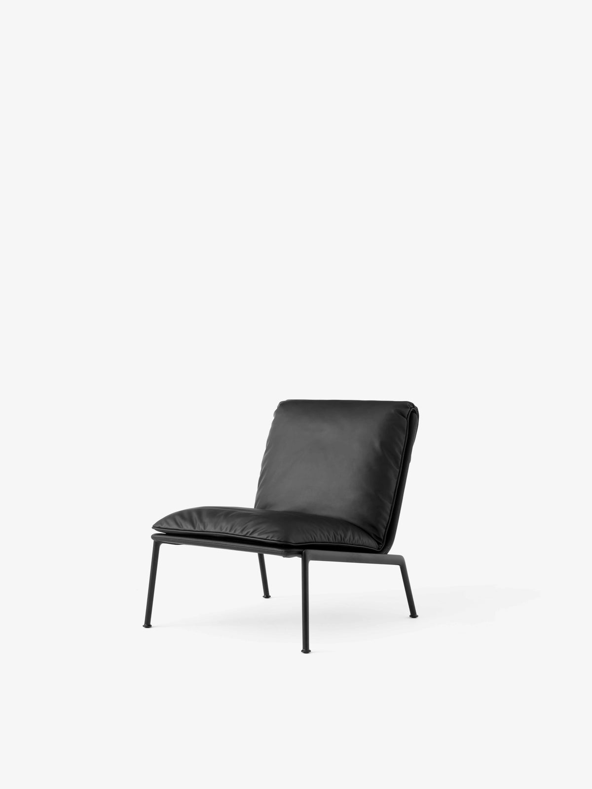 MUNO LN18 upholstered armchair with a black base