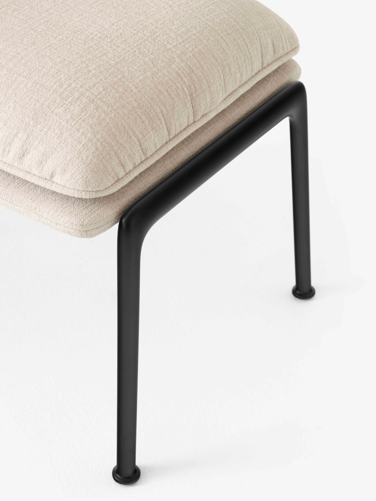 Upholstered MUNO LN20 footrest with a black base