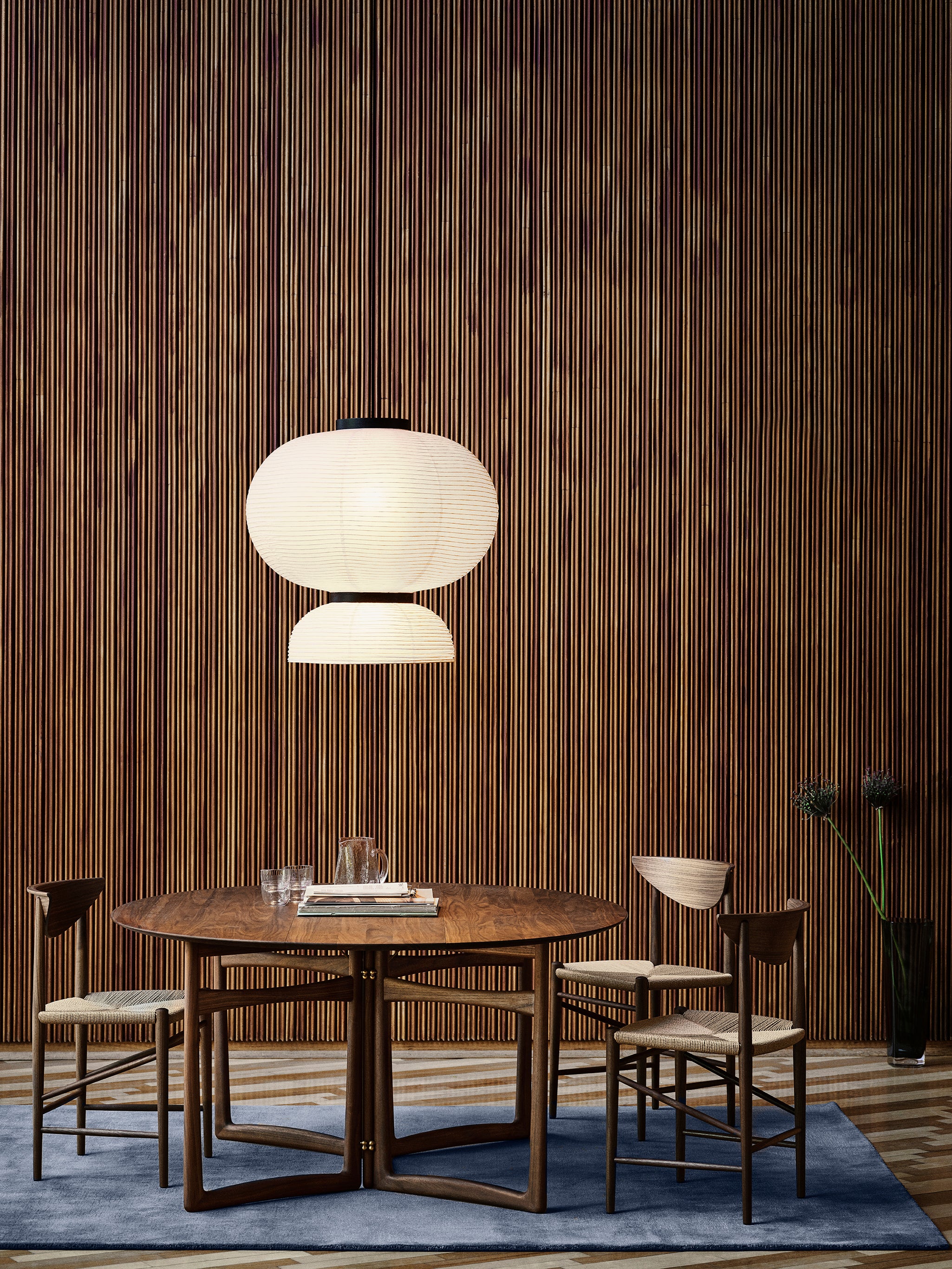 FORMAKAMI JH5 pendant lamp with a white paper shade and black oak finish.