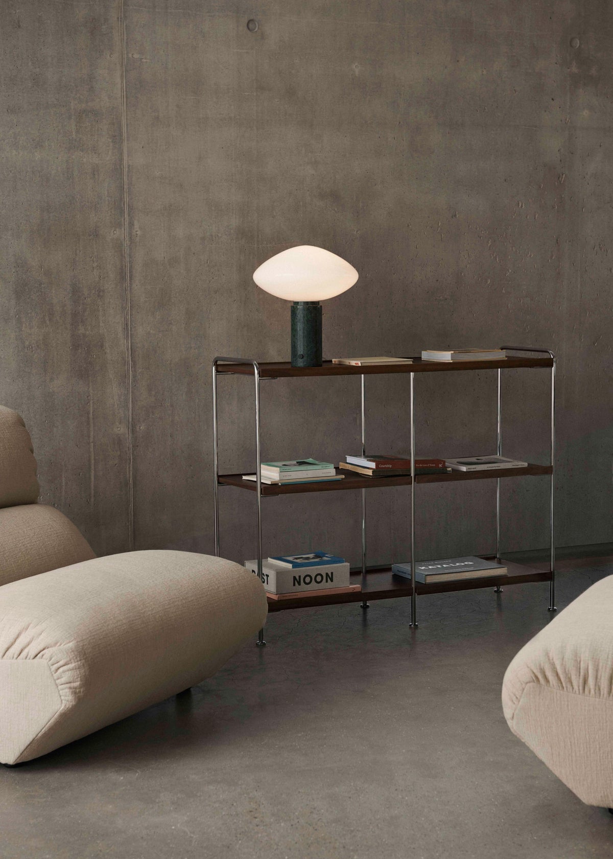 ALIMA NDS5 shelf in chrome with oak wood