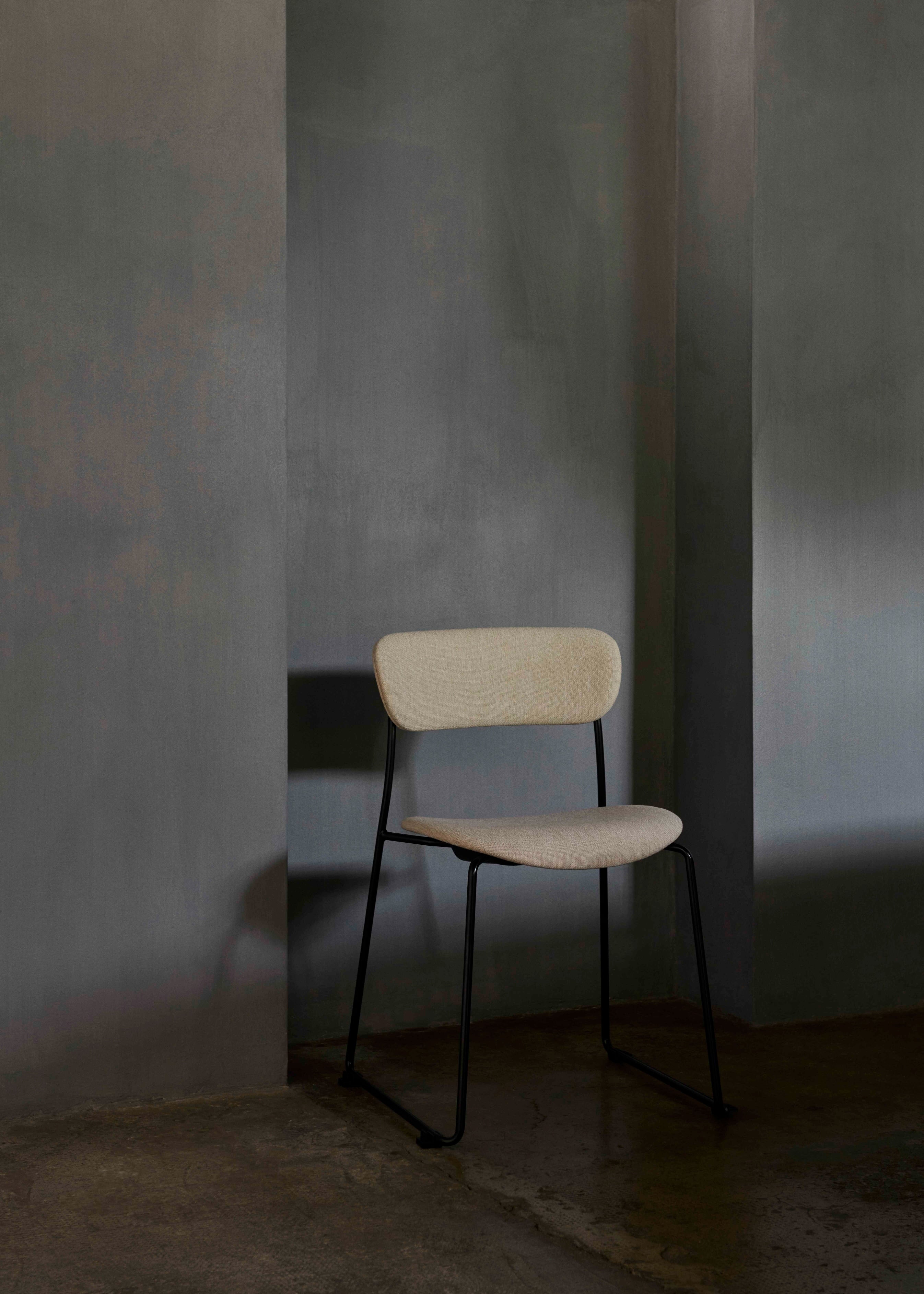PAVILION AV5 Armchair with Armrests, Lacquered Oak with Black Base