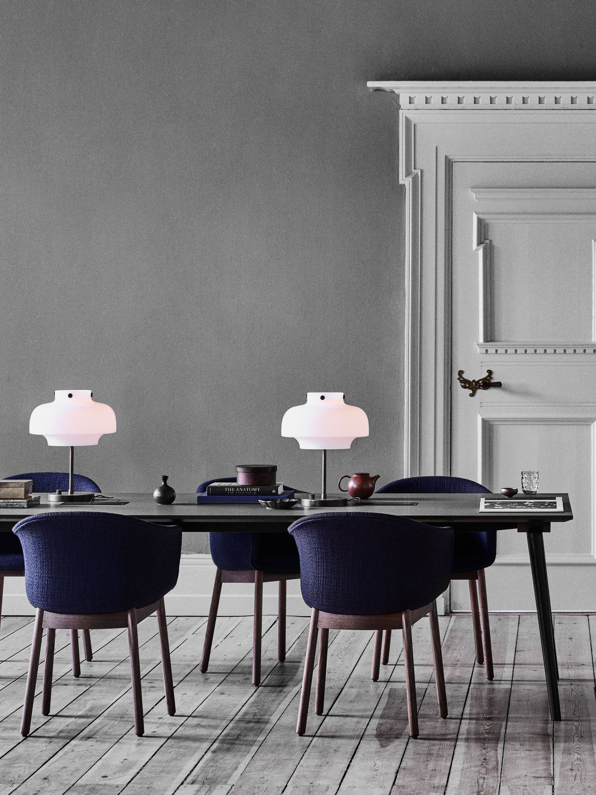 ELEFY JH31 upholstered chair with an oak base