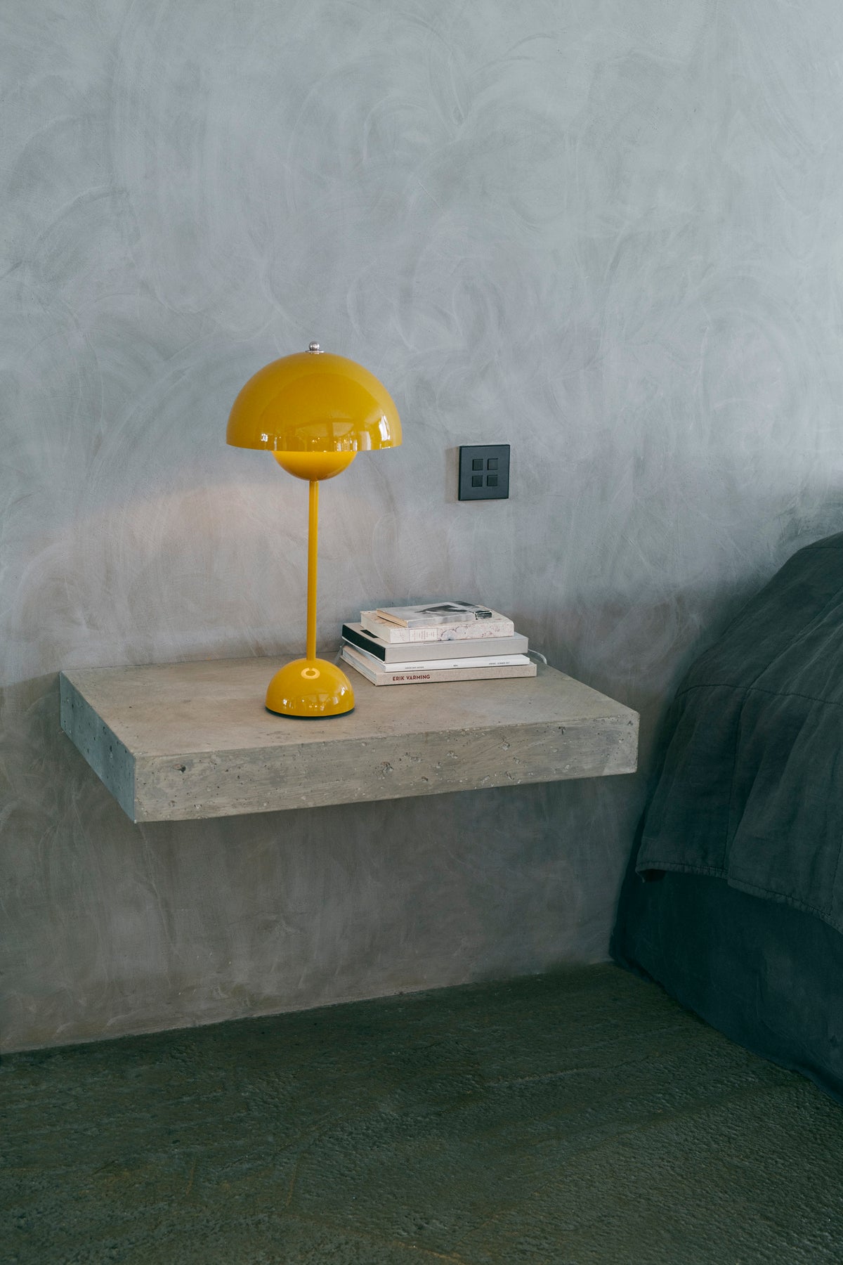 FLOWERPOT VP3 Table Lamp Mustard