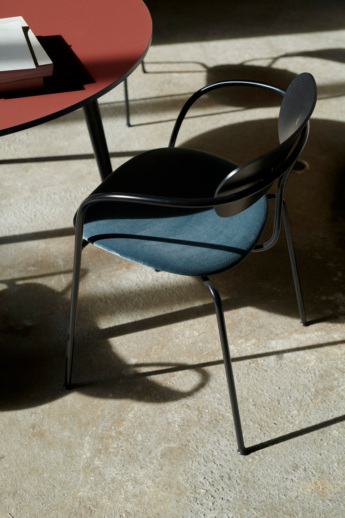 PAVILION AV4 Chair in lacquered oak with an upholstered seat and chrome base