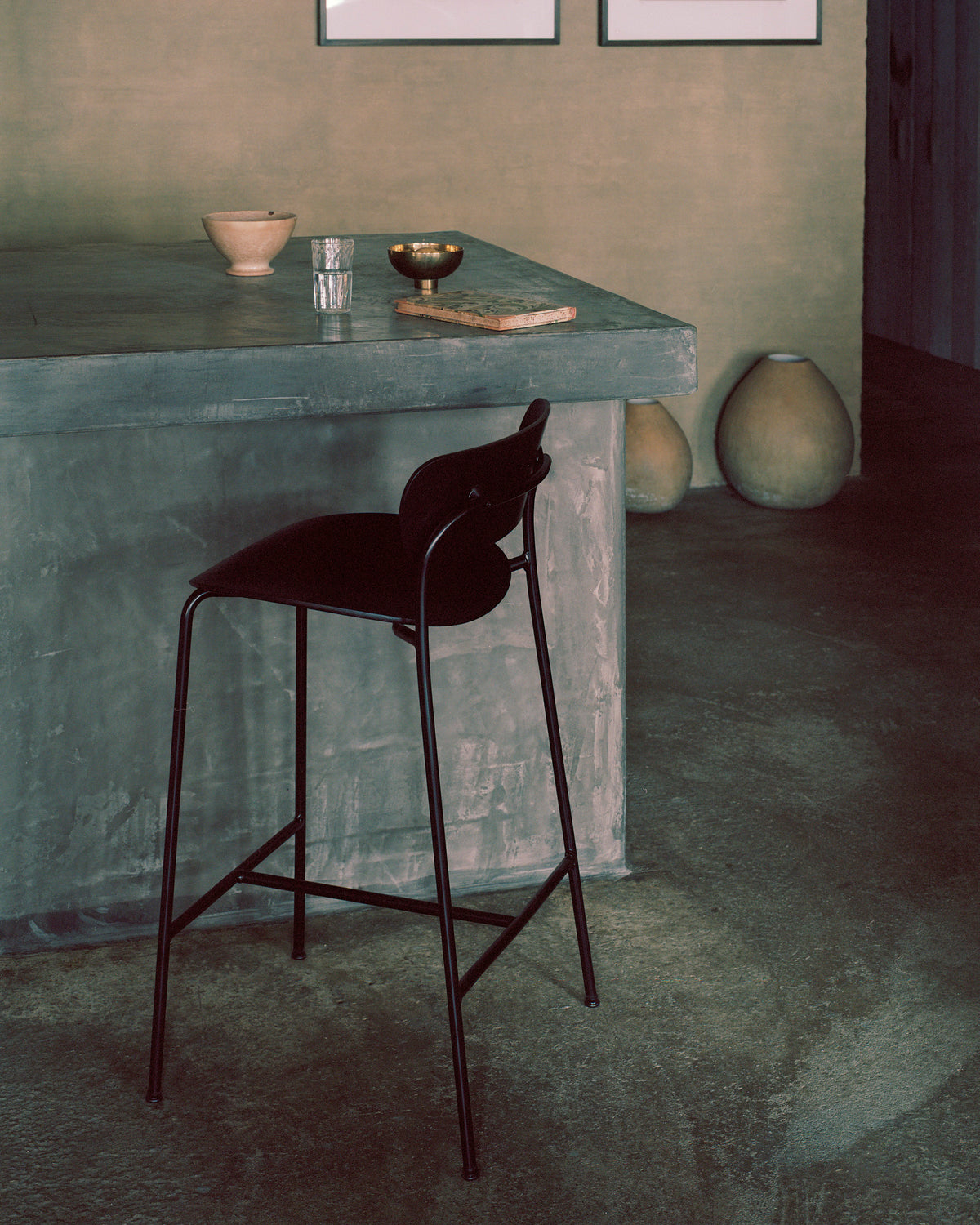 PAVILION Bar Stool with Backrest, Lacquered Oak and Black Steel Base