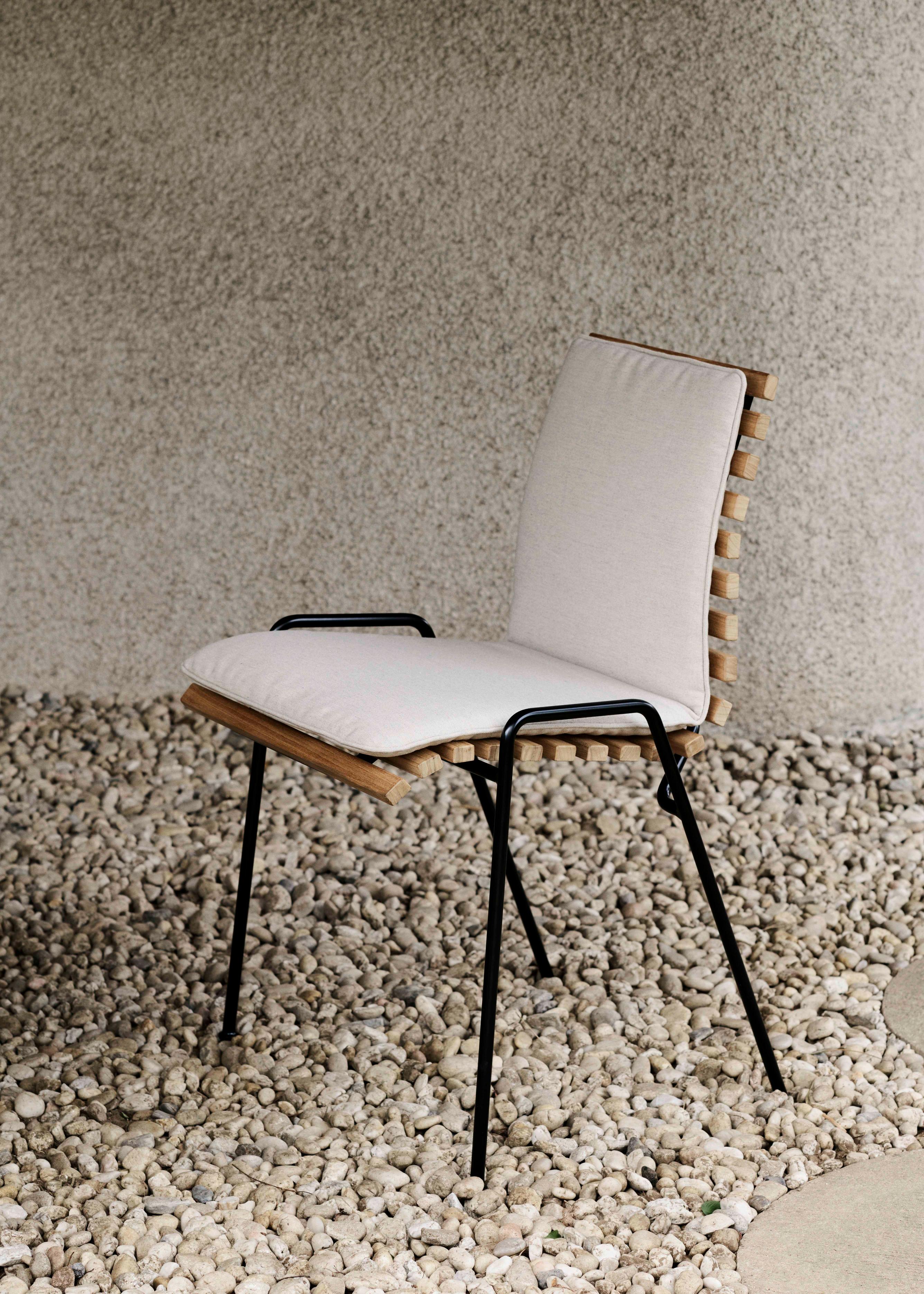 RFH RD4 Outdoor Chair in Teak Wood with Black Base