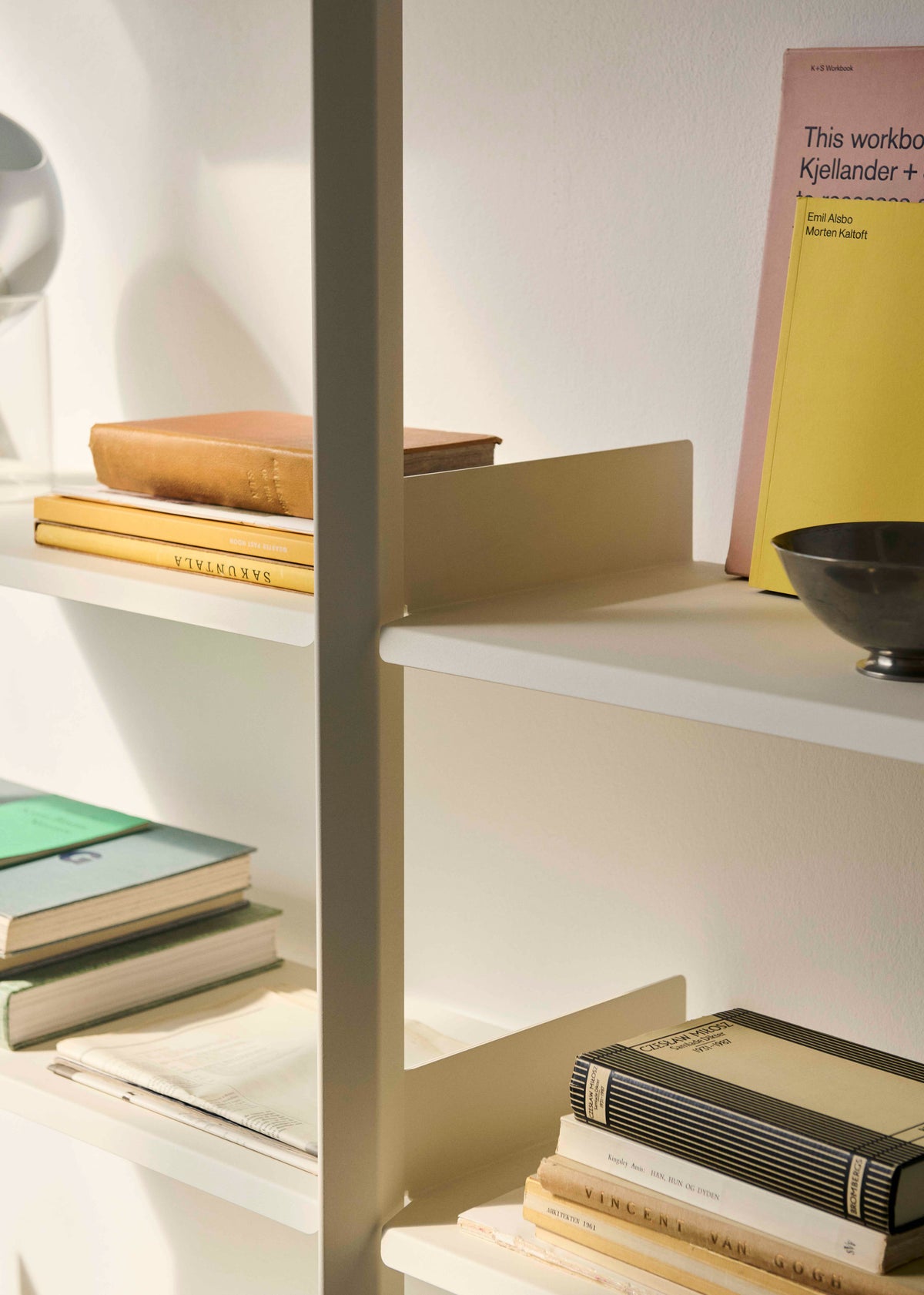 Alabaster modular shelf ROMBE