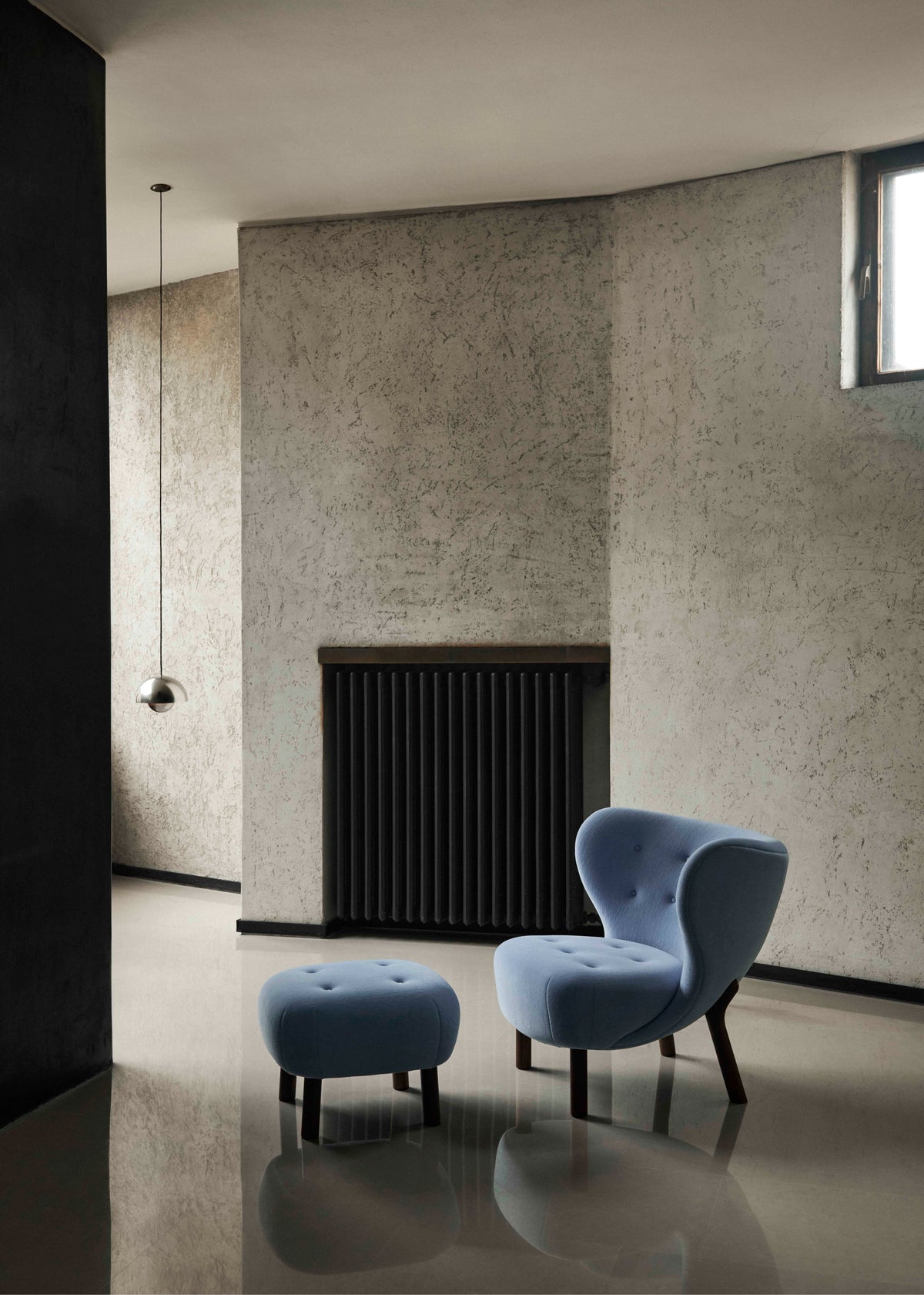 Upholstered footrest ATD1 with an oak base