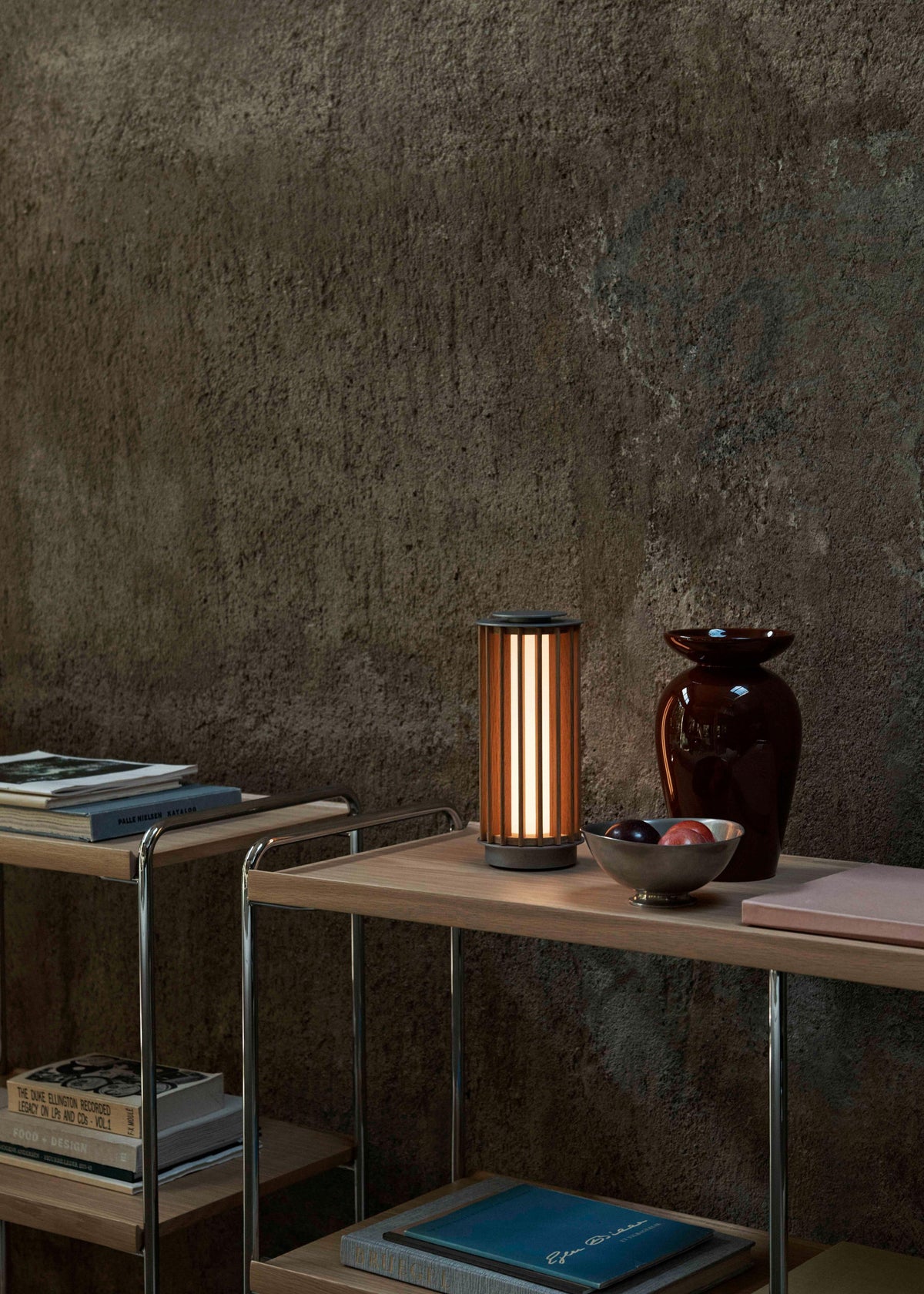 ALIMA NDS5 shelf in chrome with oak wood