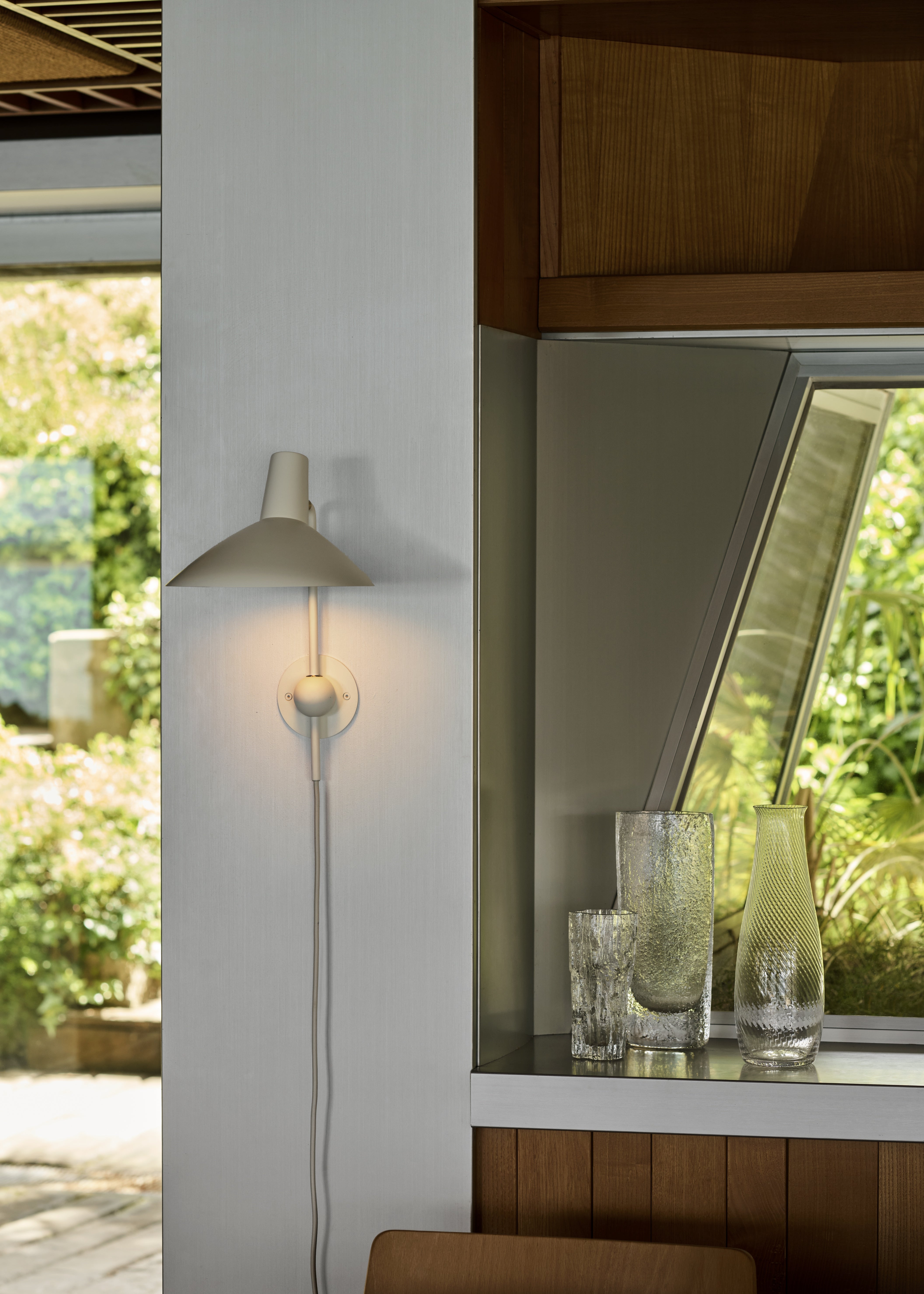 TRIPOD HM12 wall lamp in white